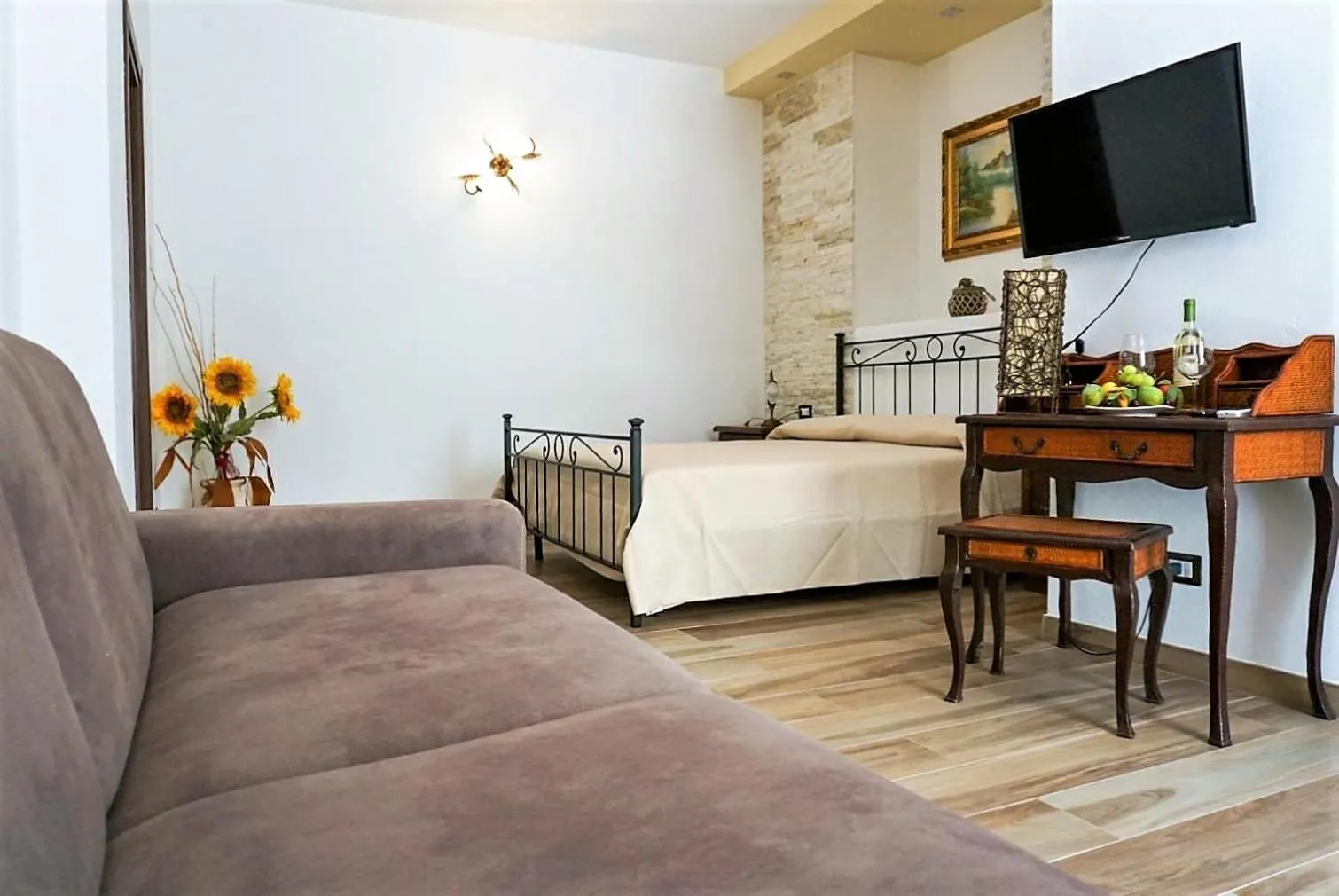 Photo of the whole room, Bed in Sunset Bed and Breakfast