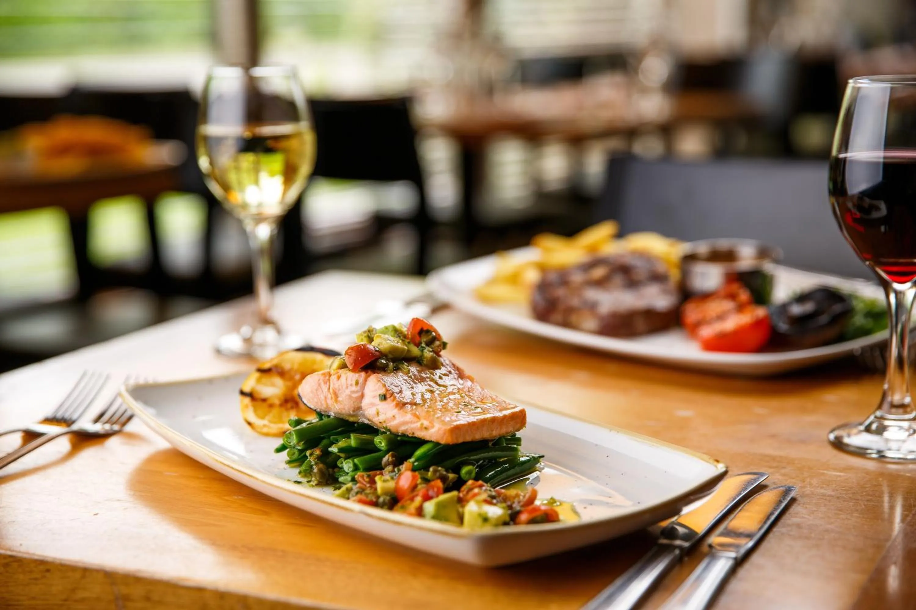 Restaurant/places to eat in Holiday Inn Maidenhead Windsor