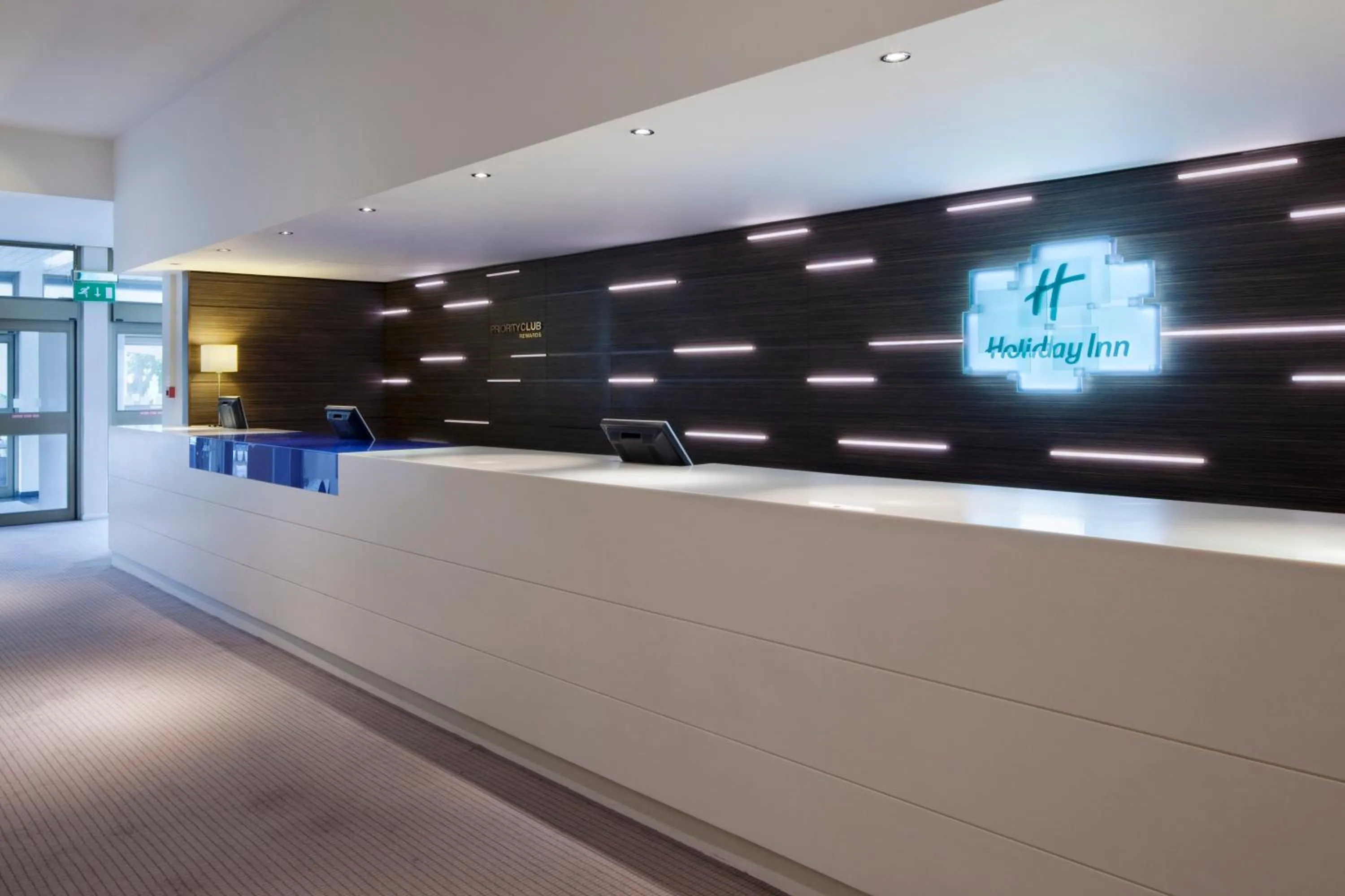 Property building, Lobby/Reception in Holiday Inn Maidenhead Windsor