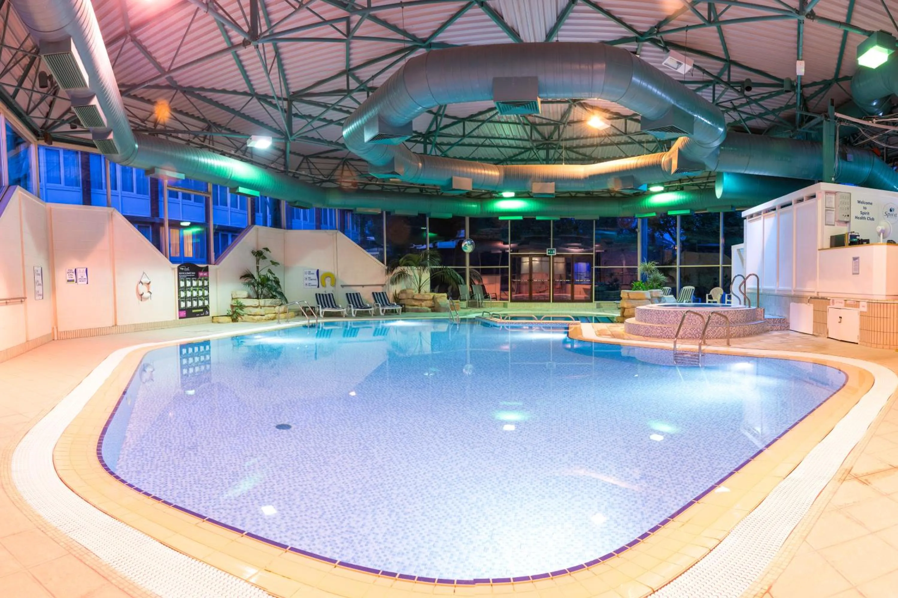 Swimming Pool in Holiday Inn Maidenhead Windsor