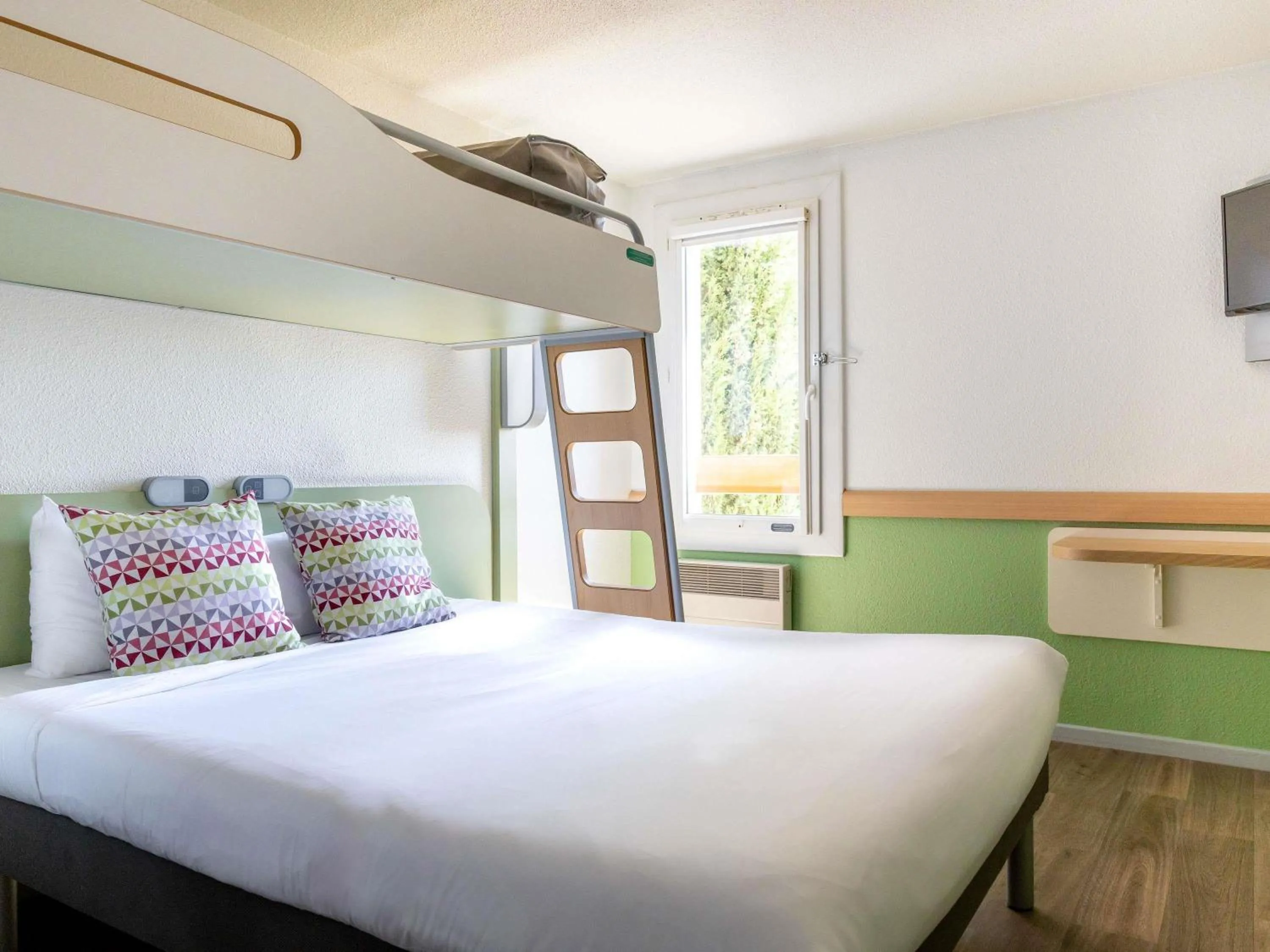 Bedroom, Bed in ibis budget Narbonne Sud A9/A61
