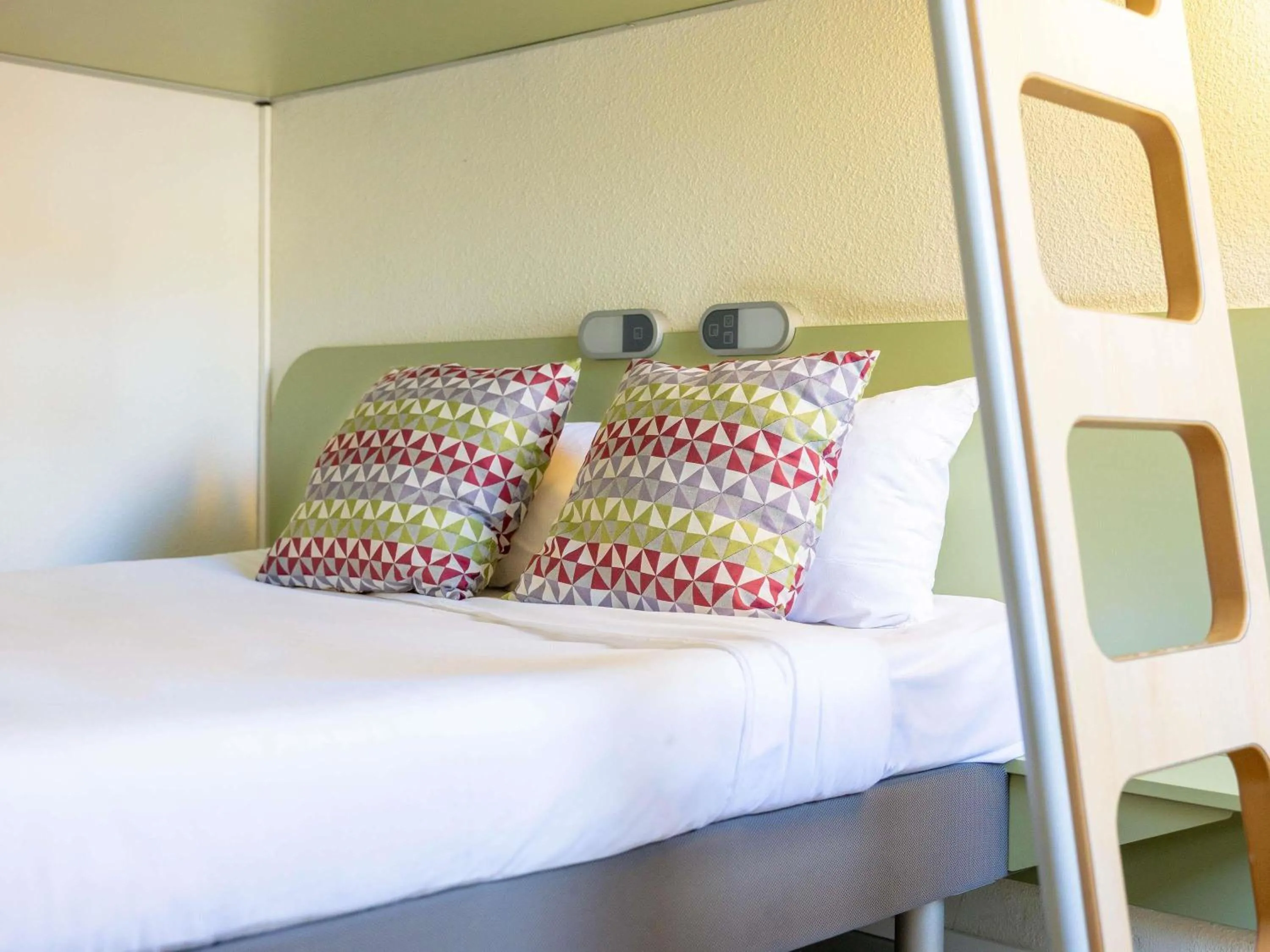 Bedroom, Bed in ibis budget Narbonne Sud A9/A61