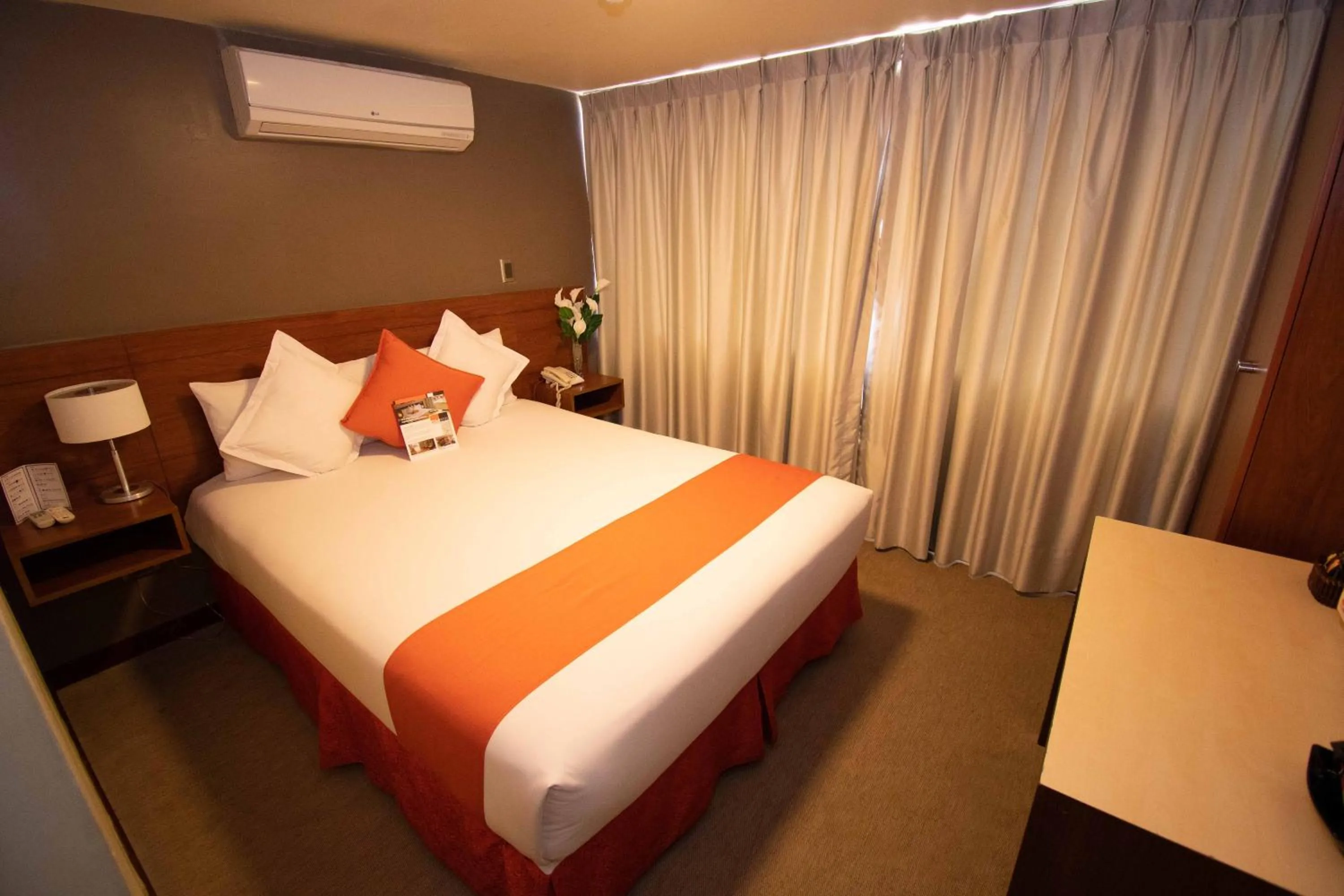 Photo of the whole room in SM Hotel