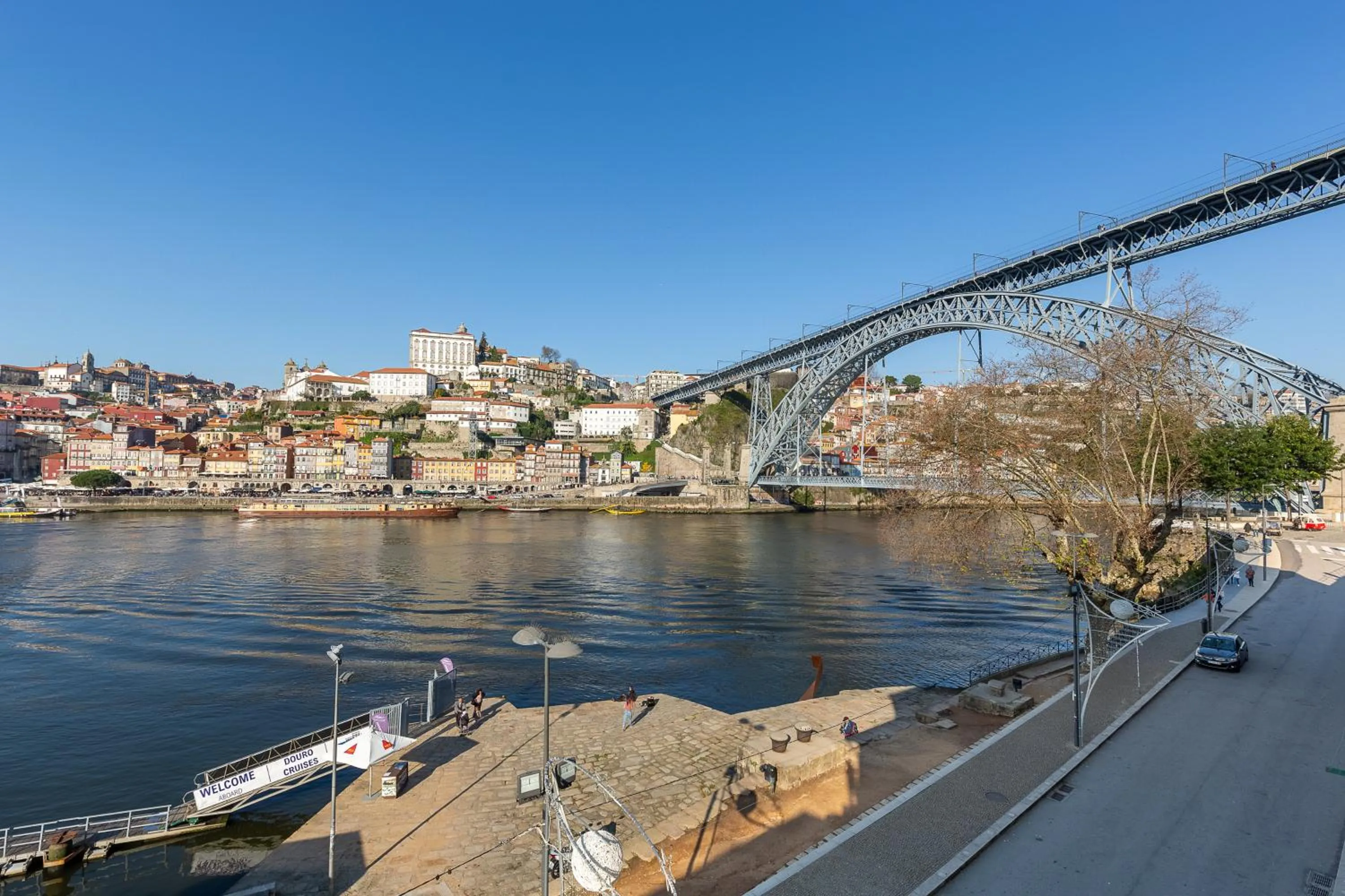 Nearby landmark in YOUROPO - Ribeira Gaia