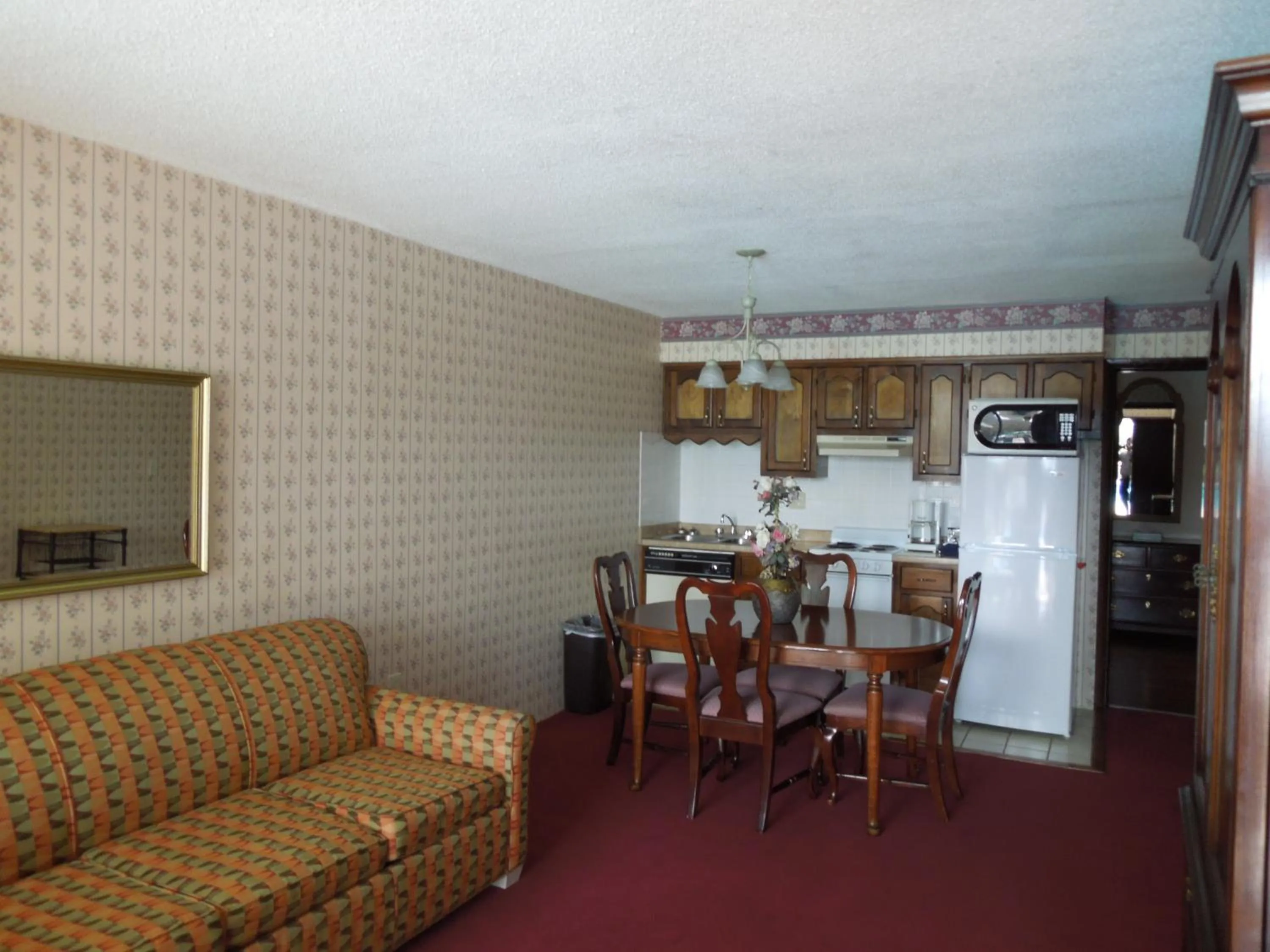 Kitchen or kitchenette in Alamar Resort Inn