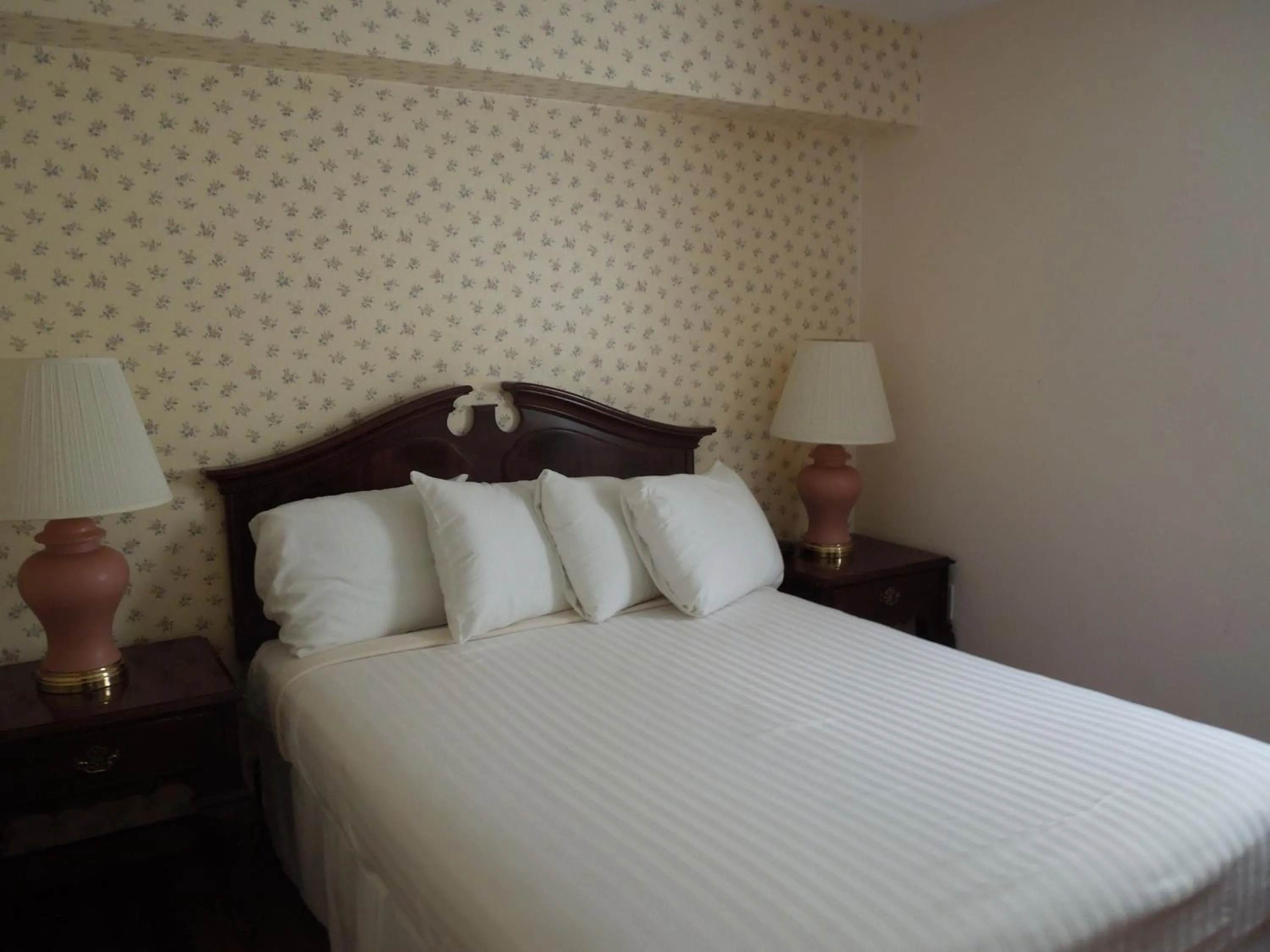 Bedroom, Bed in Alamar Resort Inn