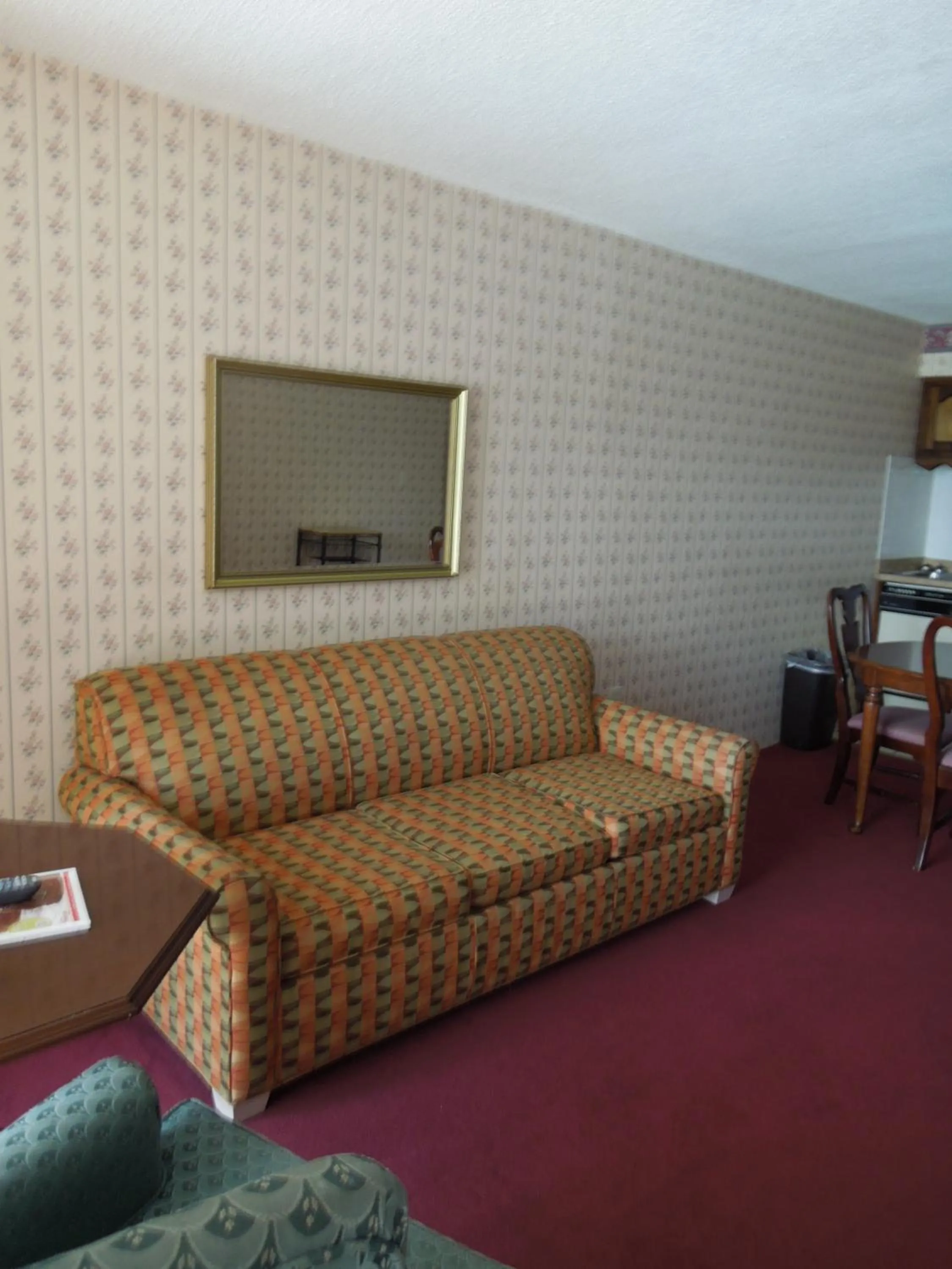 Living room in Alamar Resort Inn