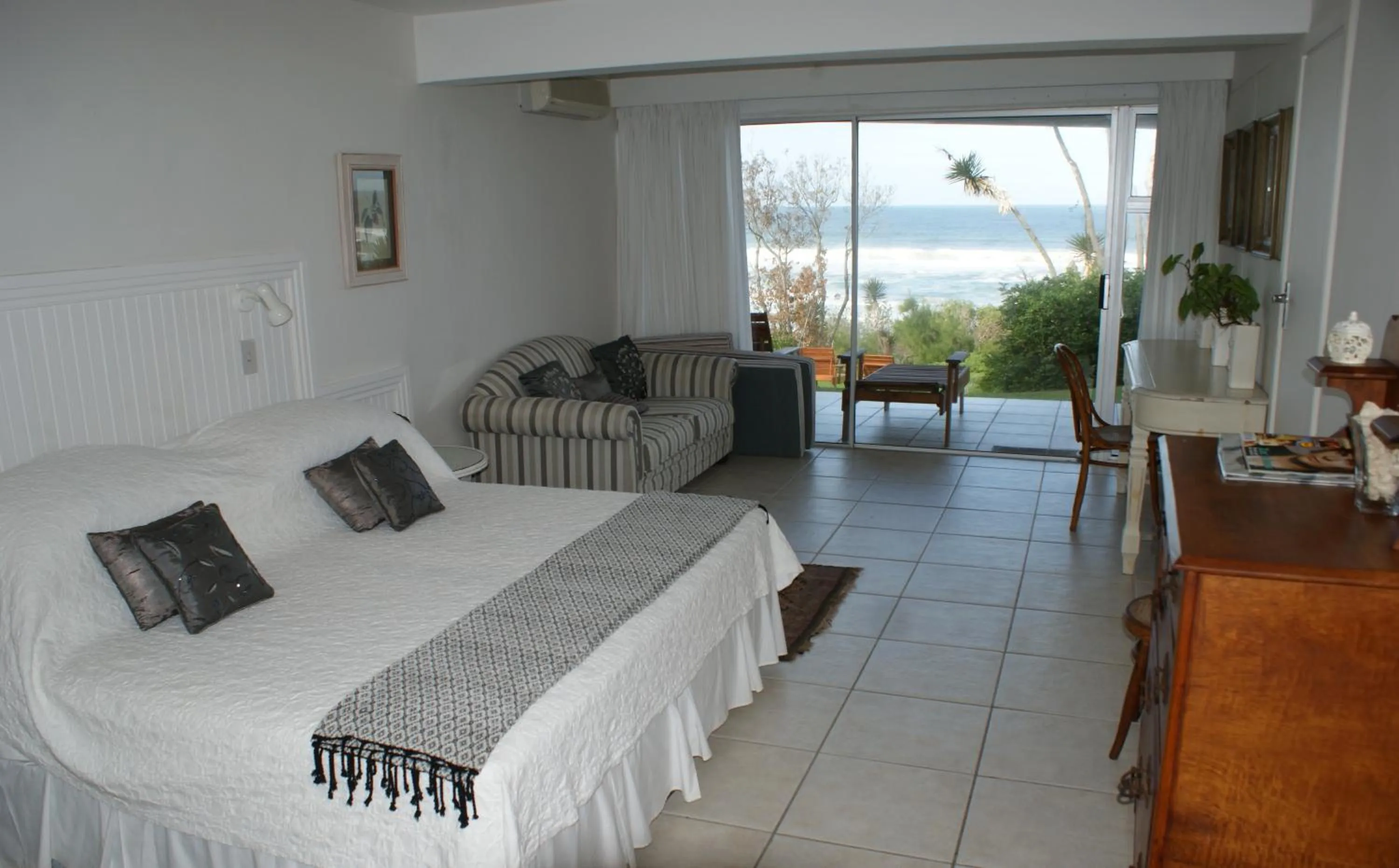Photo of the whole room, Bed in The Pink Lodge on The Beach