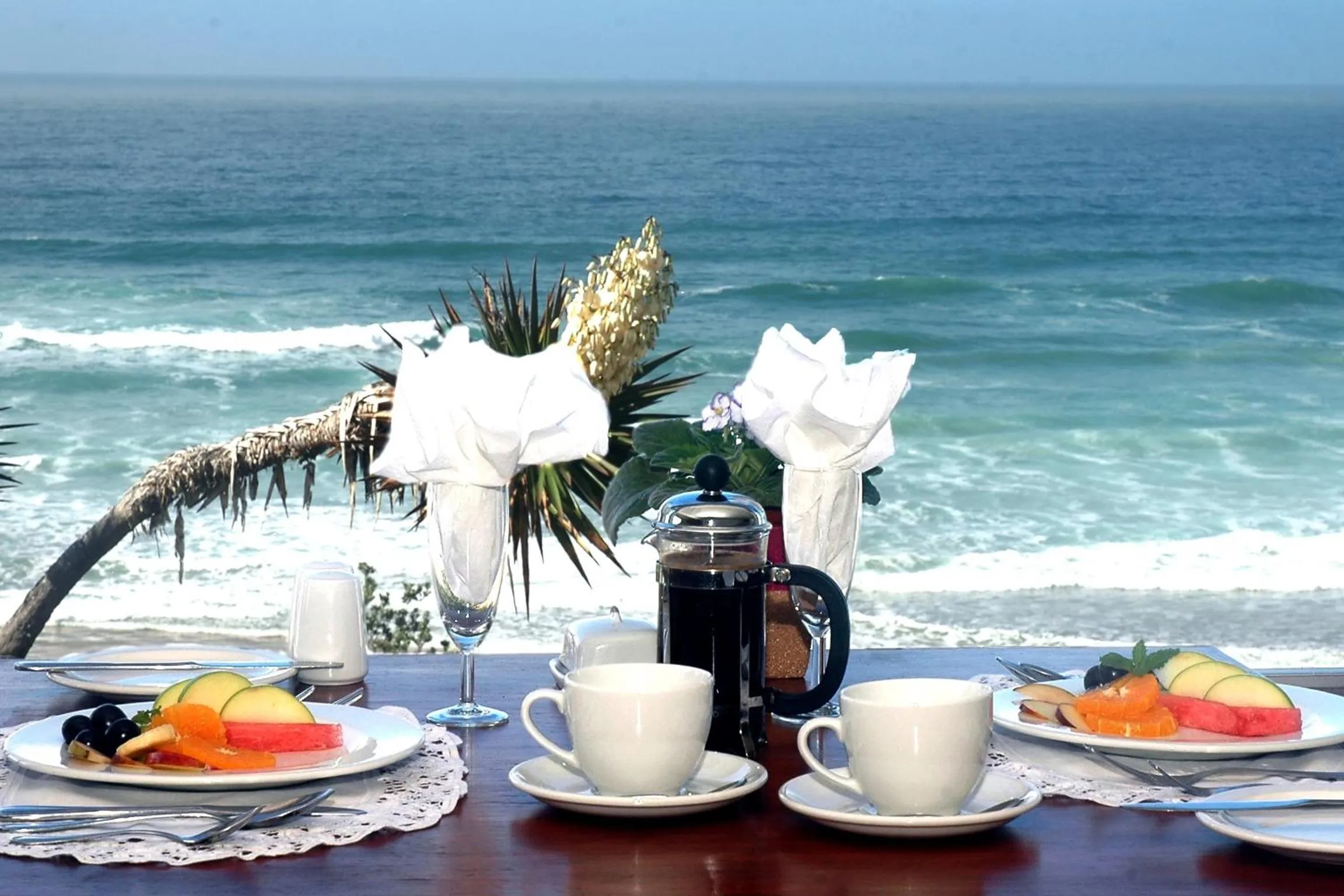 Restaurant/places to eat in The Pink Lodge on The Beach