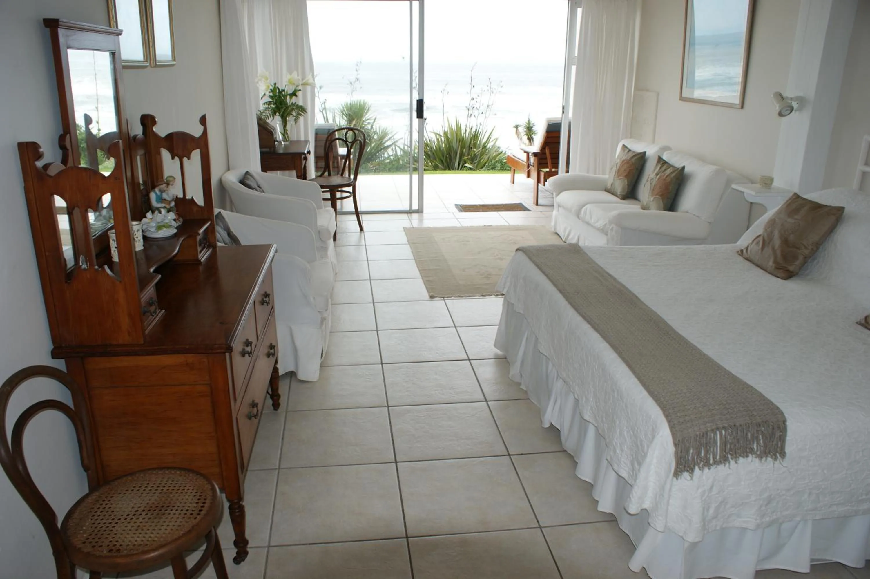 Photo of the whole room, Bed in The Pink Lodge on The Beach