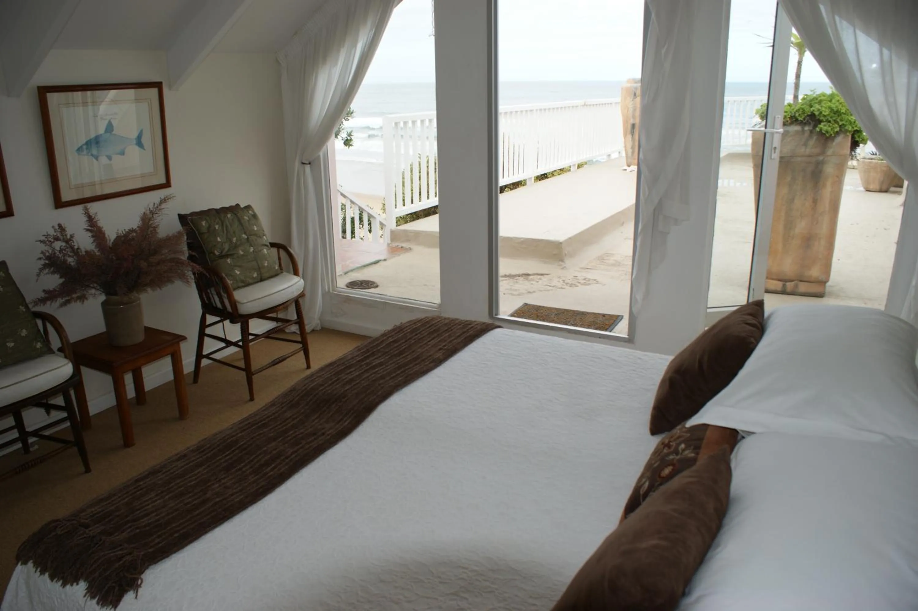 Photo of the whole room, Bed in The Pink Lodge on The Beach