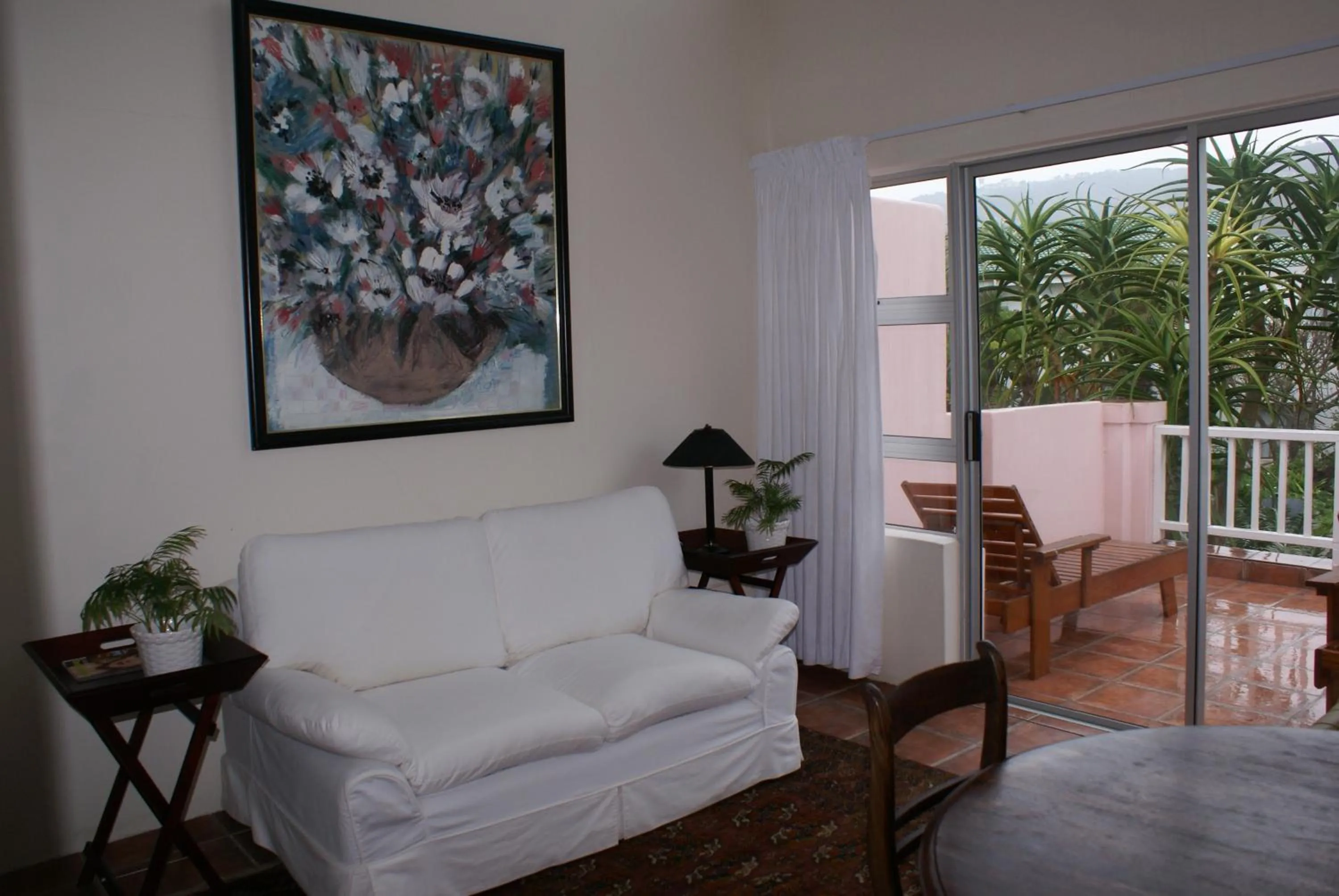 Seating area, Bed in The Pink Lodge on The Beach
