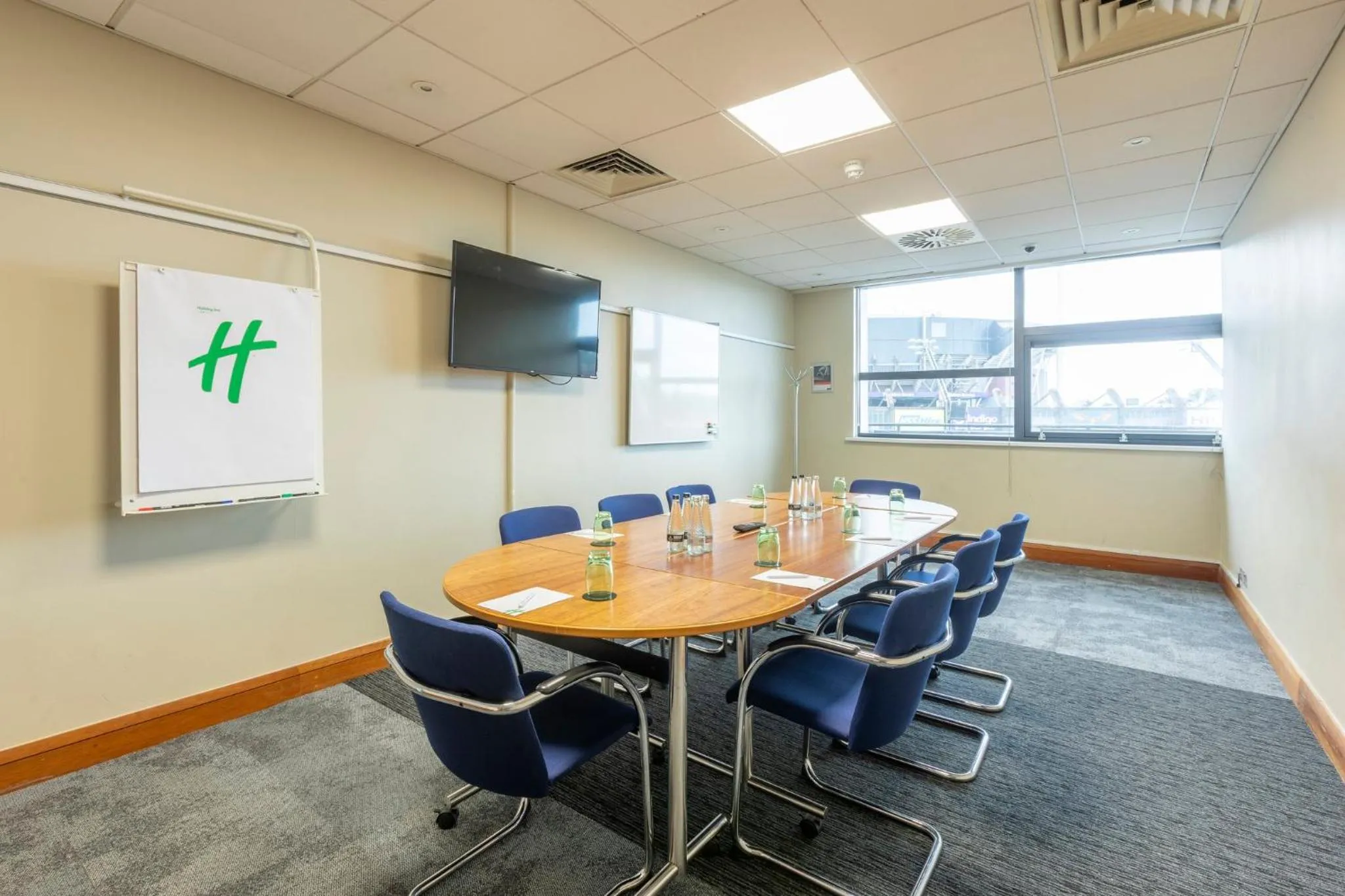 Meeting/conference room in Holiday Inn Cardiff City Centre by IHG