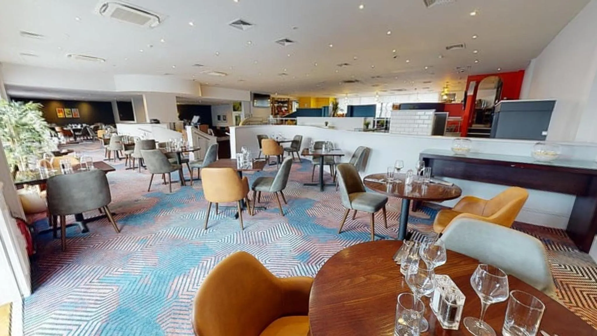 Restaurant/places to eat in Holiday Inn Cardiff City Centre by IHG