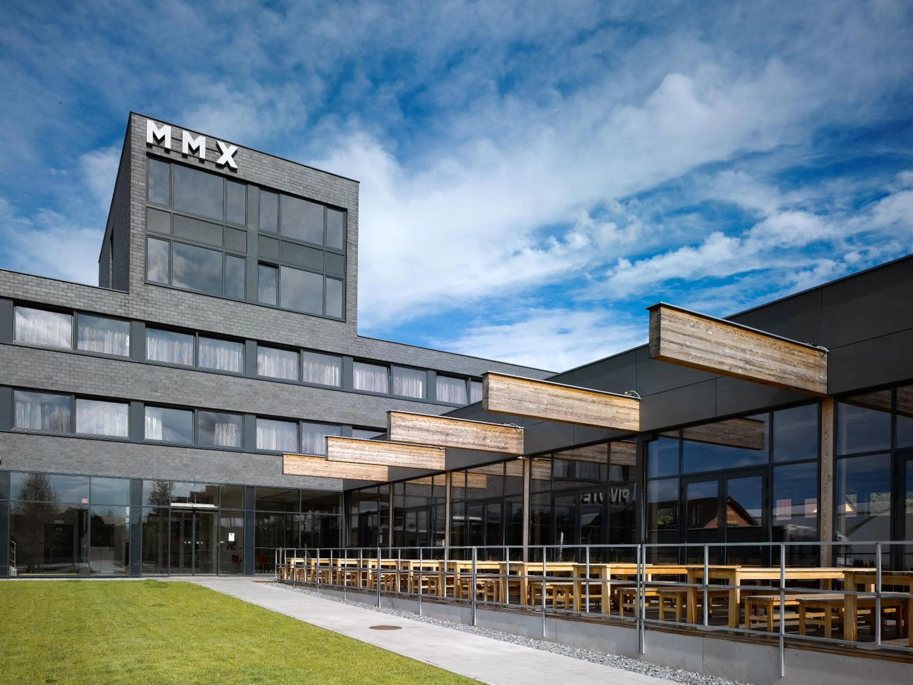 Facade/entrance in Pivotel MMX