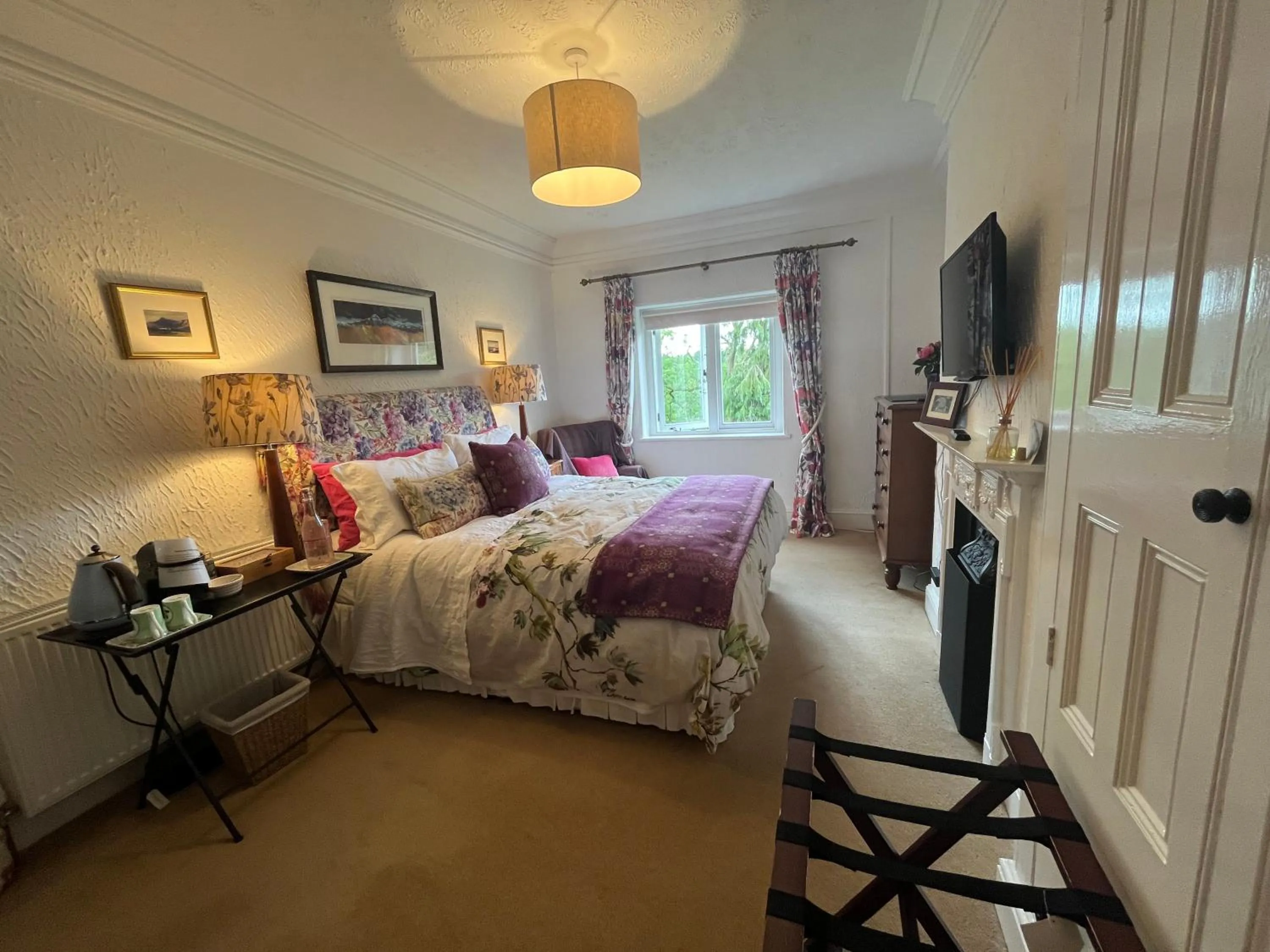 Bedroom, Bed in Coombe Lodge Farm House
