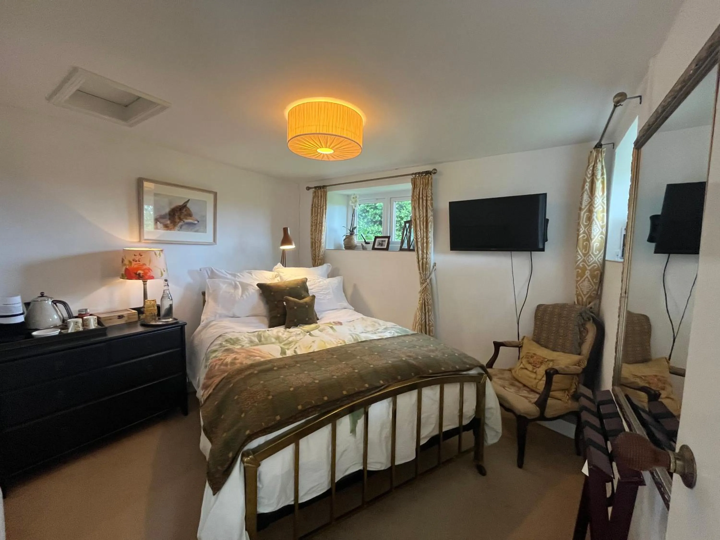 Bedroom, Bed in Coombe Lodge Farm House