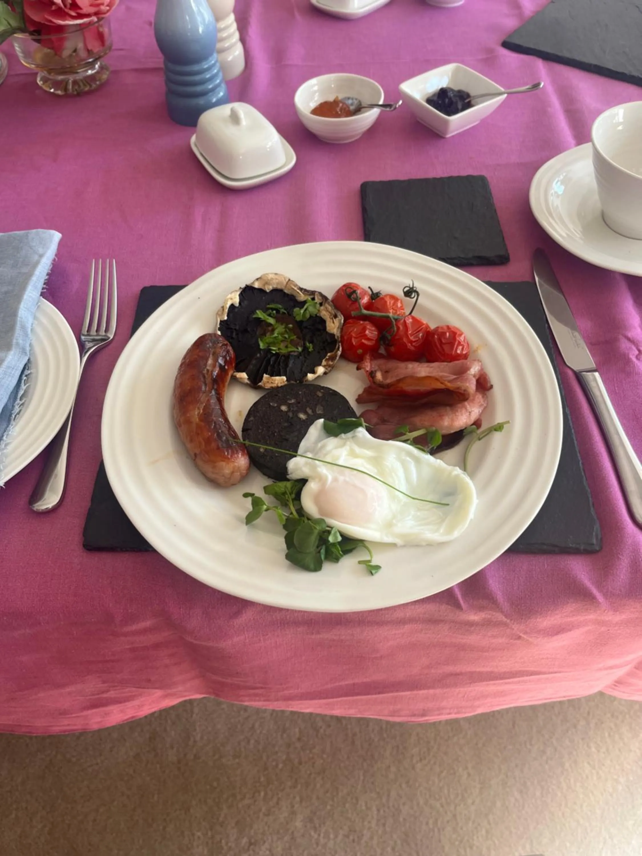 Breakfast in Coombe Lodge Farm House