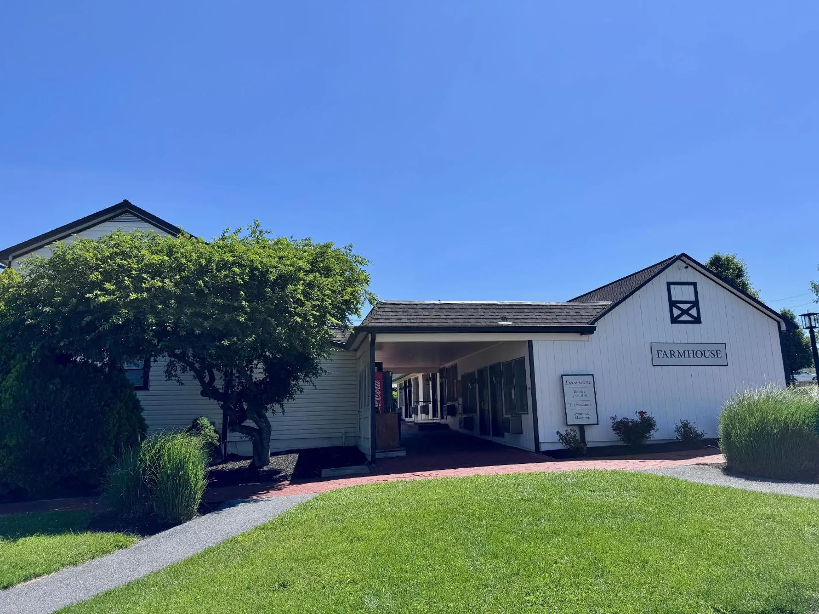 Two Double Beds – Farmhouse in Hershey Farm Resort Two Double Beds – Farmhouse in Hershey Farm Resort