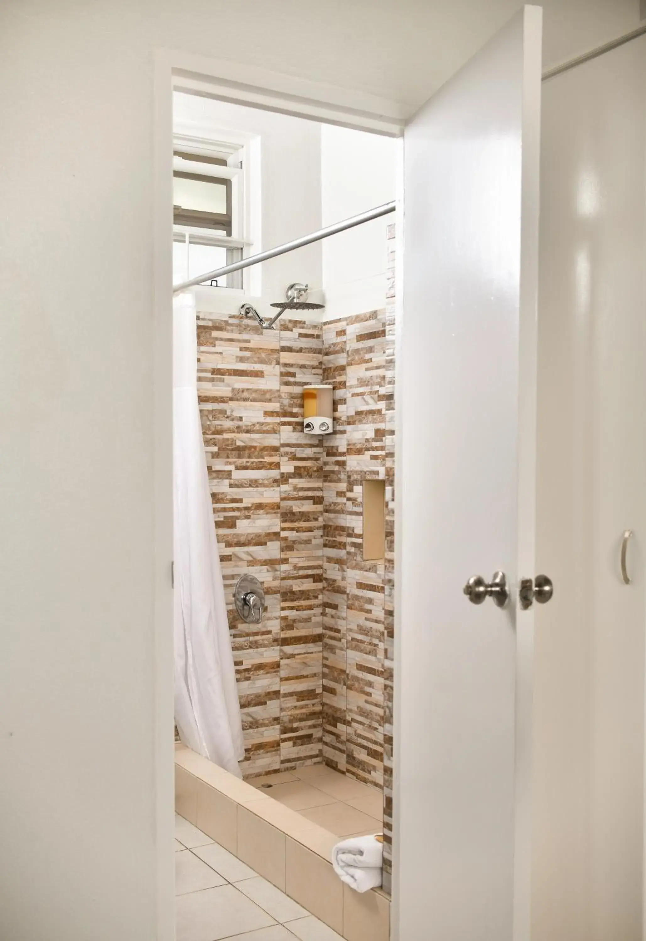 King Room in Melbourne Inn King Room in Melbourne Inn