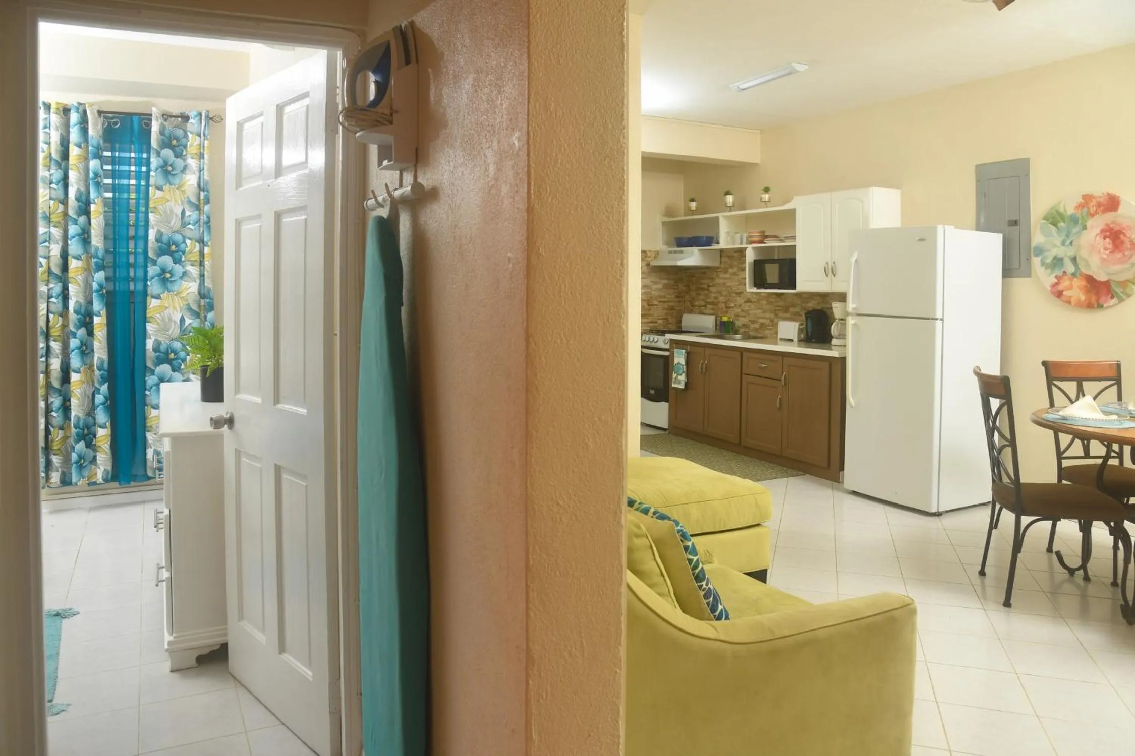 Kitchen or kitchenette in Melbourne Inn