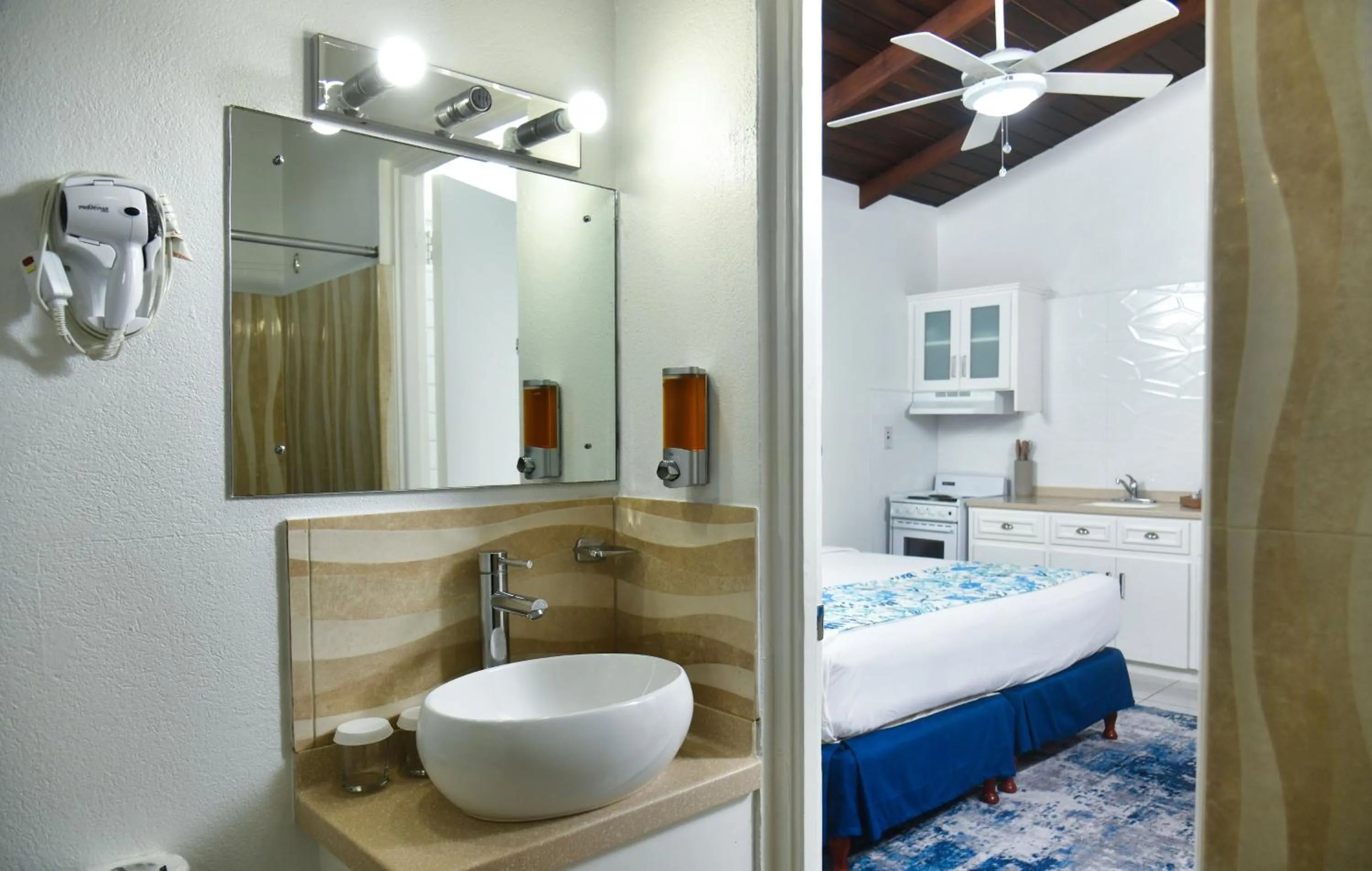 King Studio in Melbourne Inn