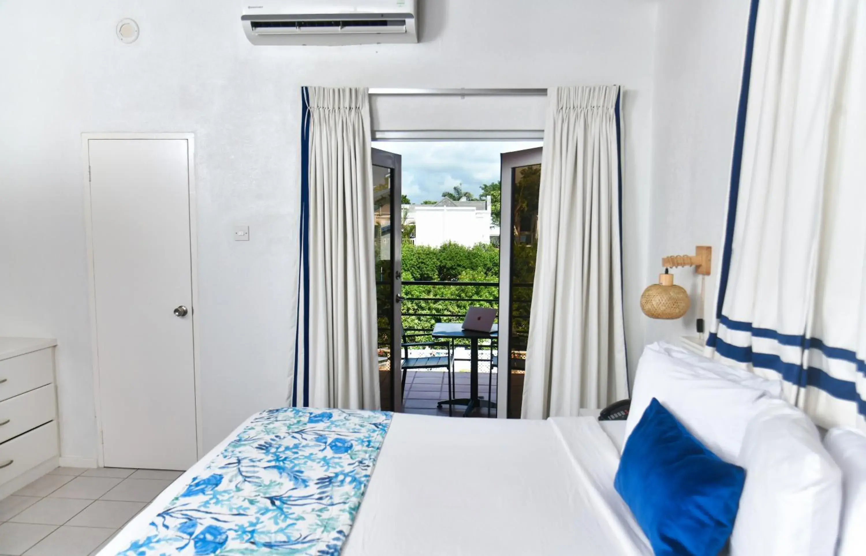 King Room in Melbourne Inn King Room in Melbourne Inn