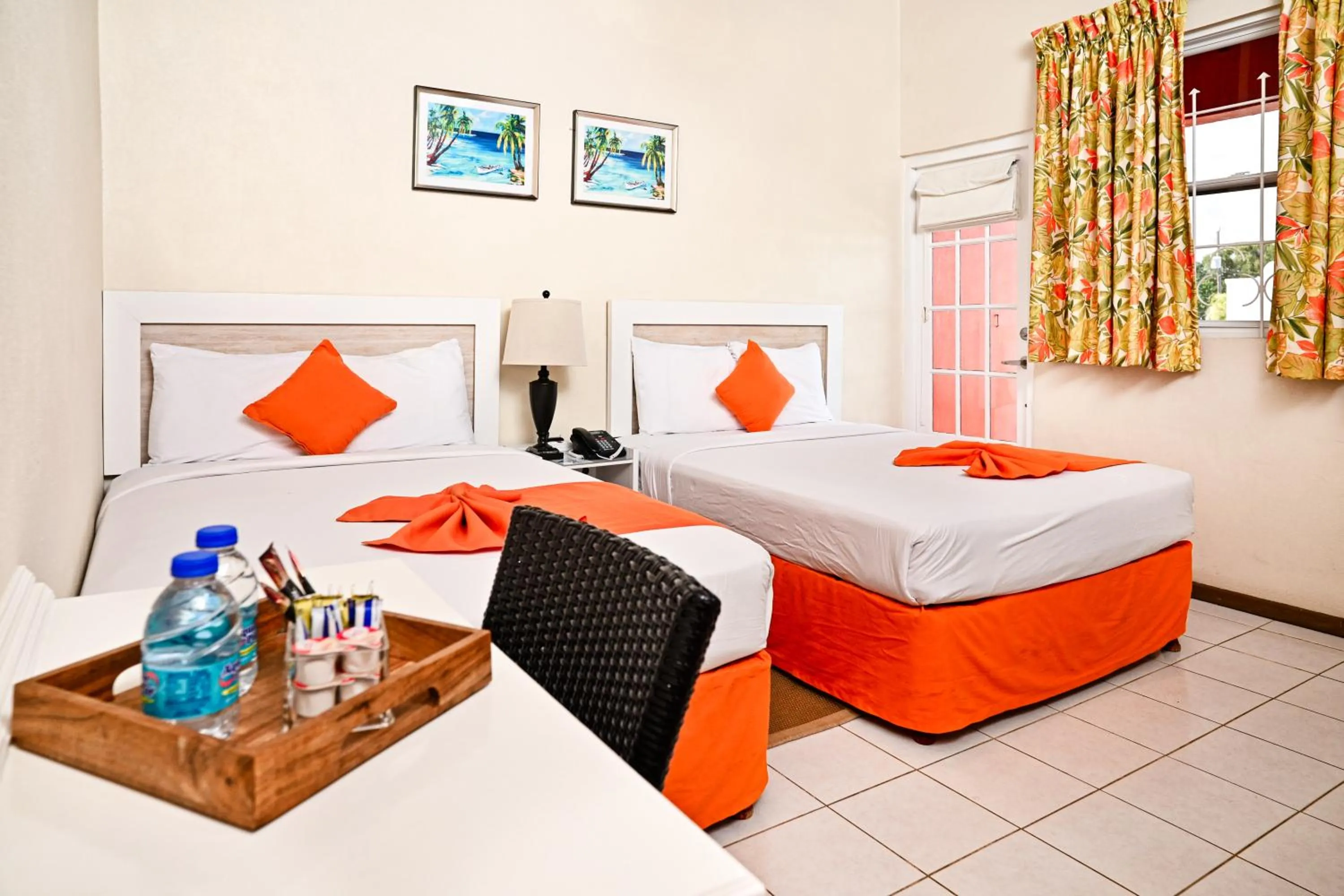 Photo of the whole room, Bed in Melbourne Inn