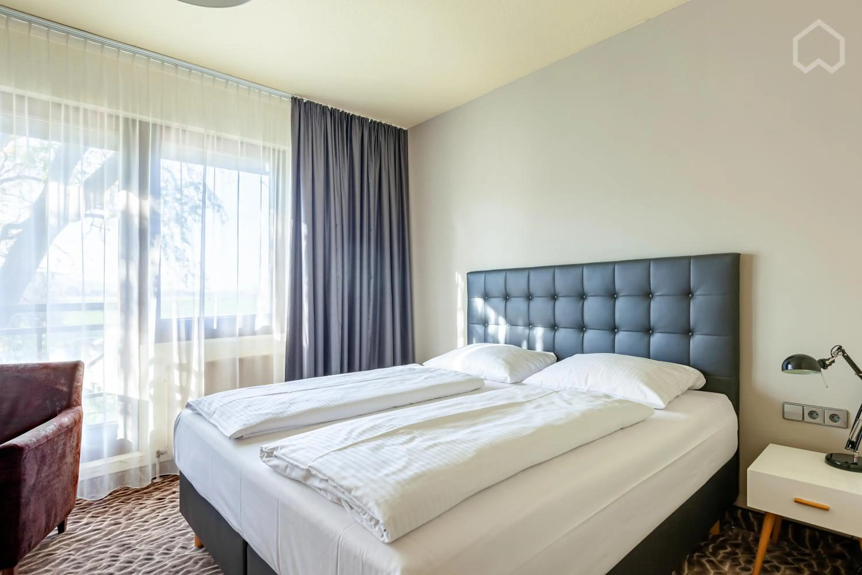 Photo of the whole room, Bed in DOBLERGREEN Hotel Stuttgart-Gerlingen