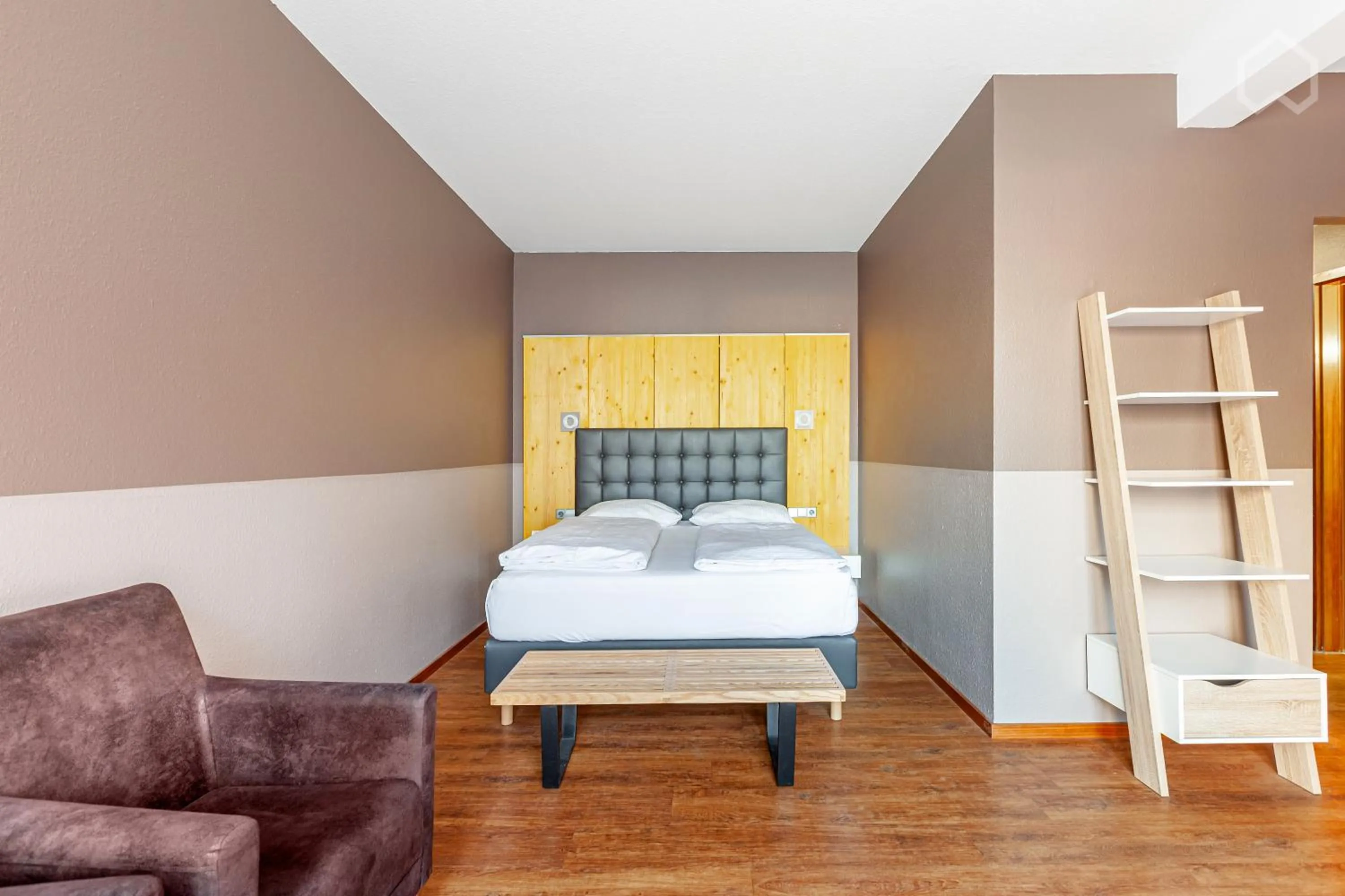 Photo of the whole room, Bed in DOBLERGREEN Hotel Stuttgart-Gerlingen