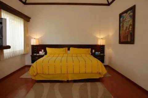 Photo of the whole room, Bed in Casa de la Loma