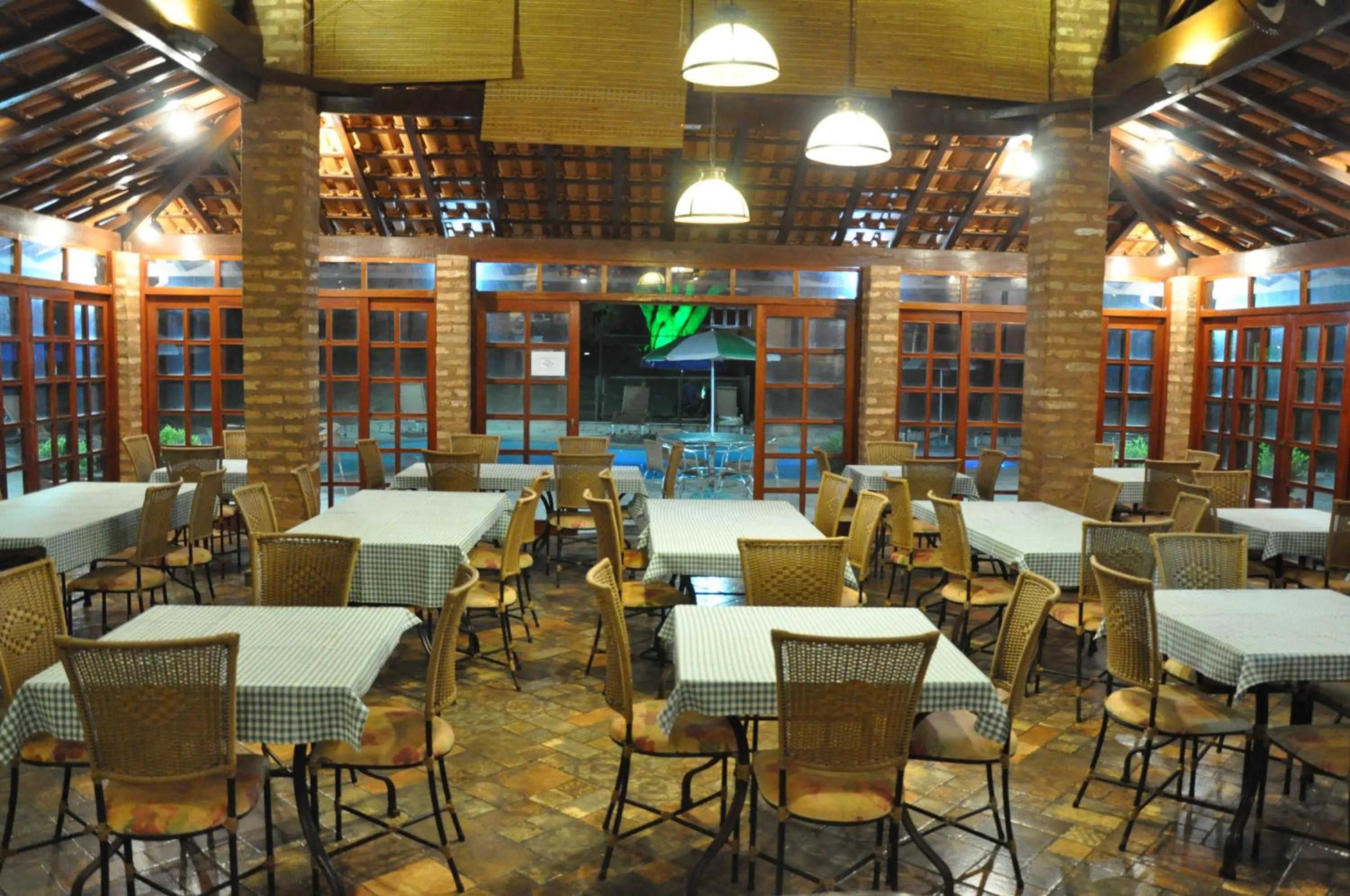 Restaurant/places to eat in Pousada Beco da Lua
