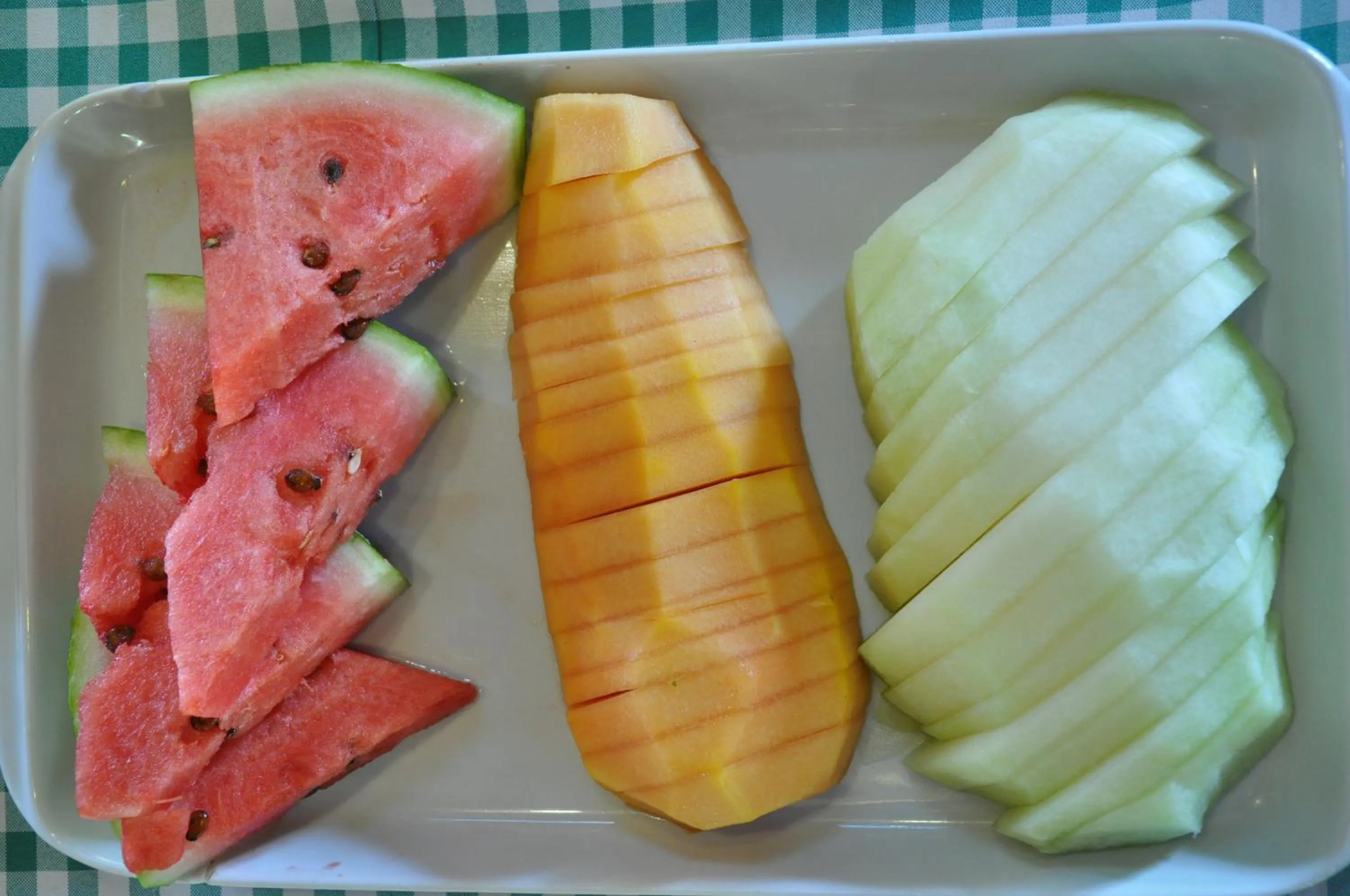 Buffet breakfast in Pousada Beco da Lua