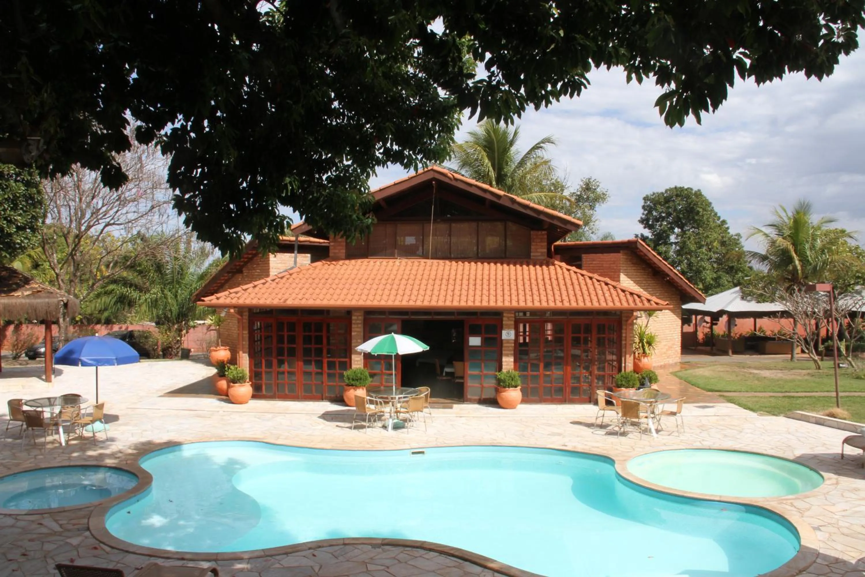 Restaurant/places to eat in Pousada Beco da Lua