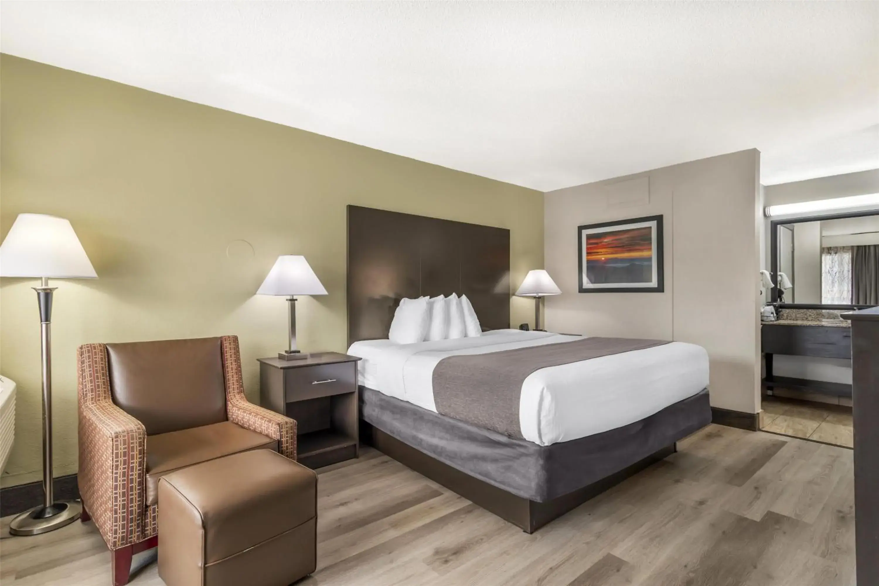 King Room with Roll-In Shower and Jetted Tub - Mobility Accessible/Non-Smoking in Best Western Asheville-Blue Ridge Parkway King Room with Roll-In Shower and Jetted Tub - Mobility Accessible/Non-Smoking in Best Western Asheville-Blue Ridge Parkway