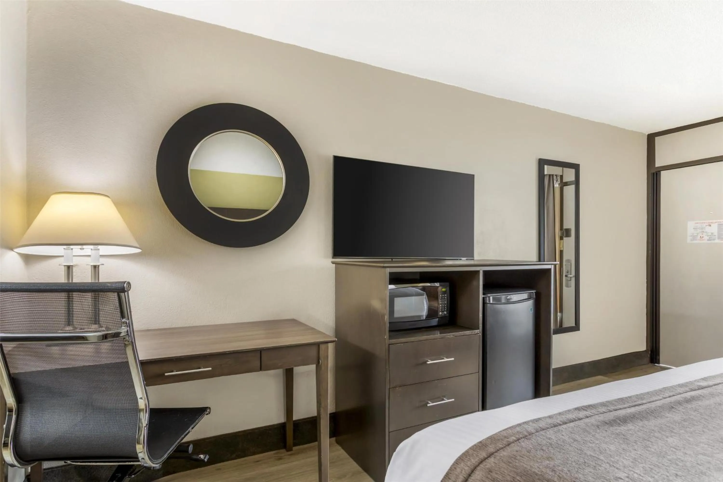 Bedroom, Bed in Best Western Asheville-Blue Ridge Parkway