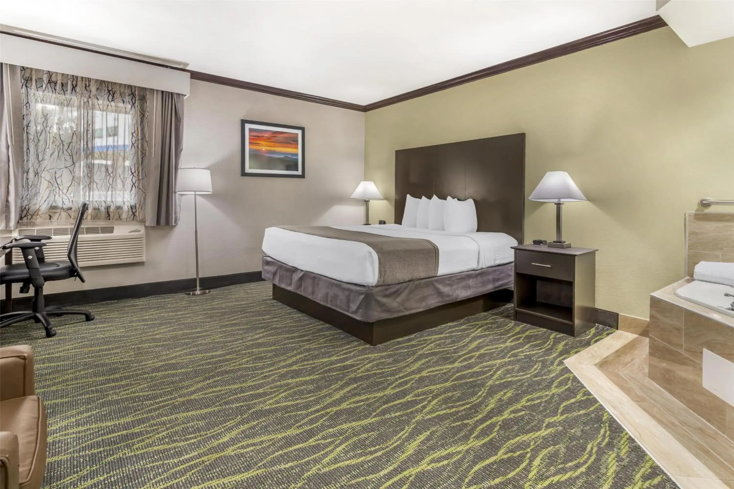 King Room with Jetted Tub - Non-Smoking in Best Western Asheville-Blue Ridge Parkway King Room with Jetted Tub - Non-Smoking in Best Western Asheville-Blue Ridge Parkway