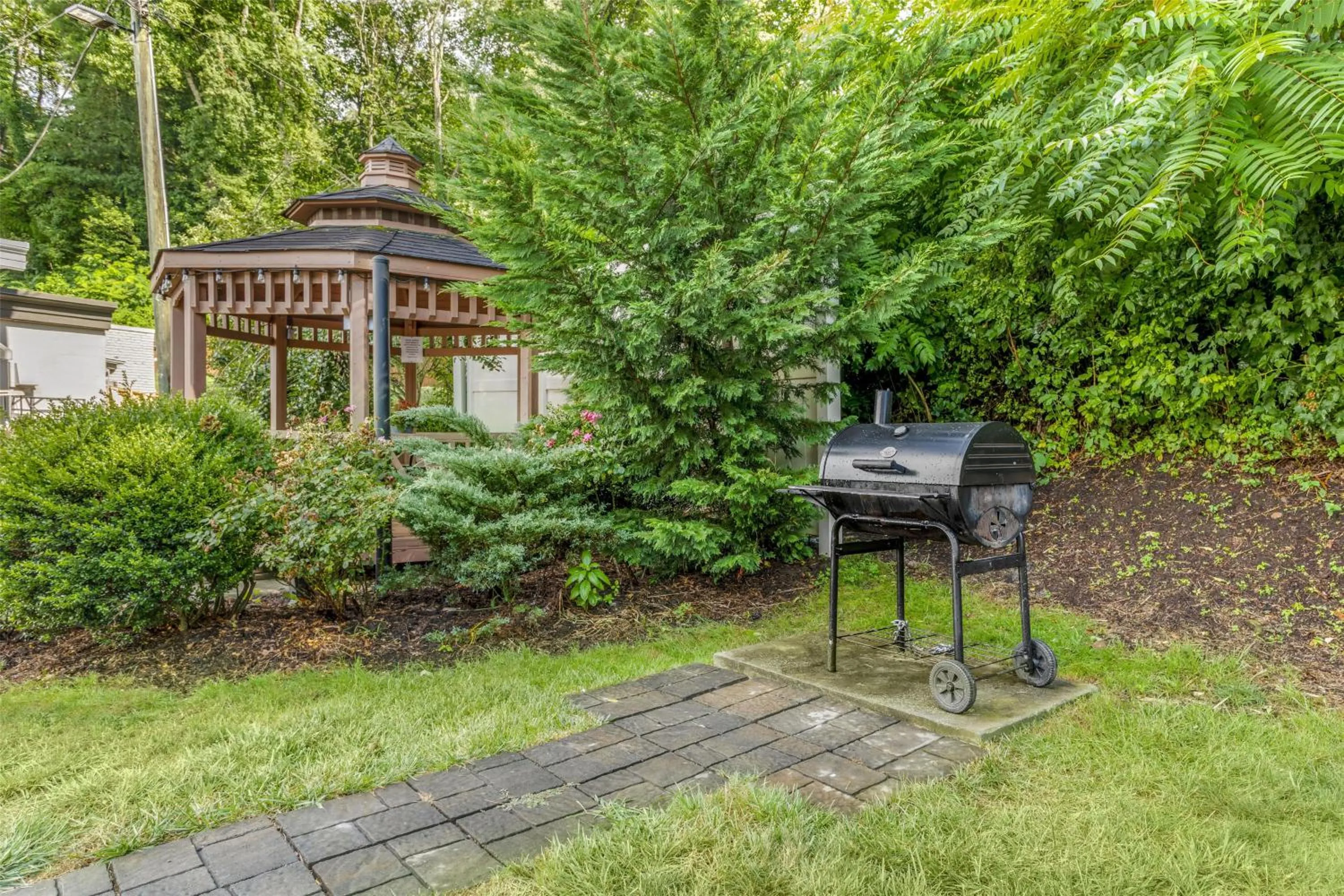 Property building in Best Western Asheville-Blue Ridge Parkway