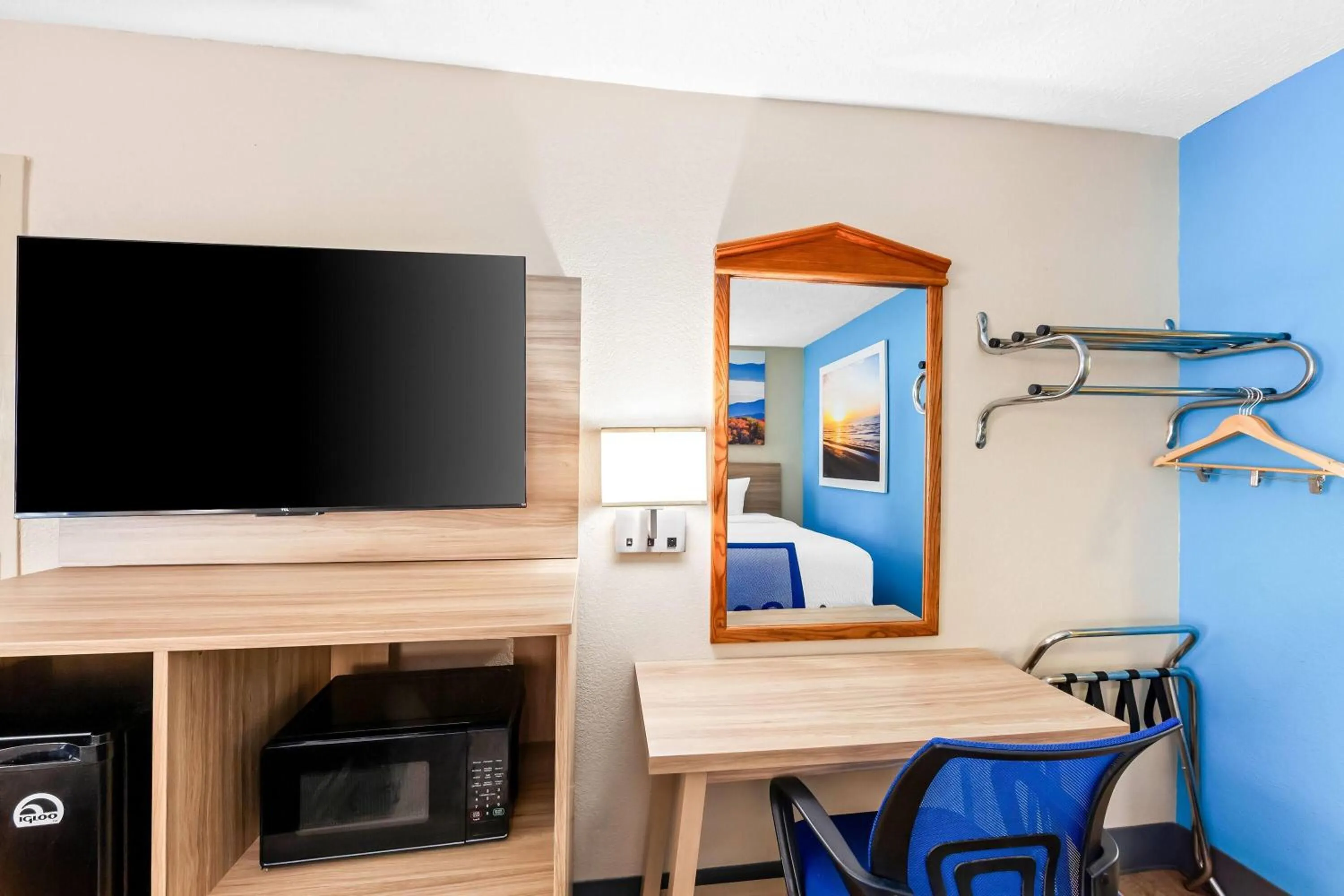 Bed in Days Inn by Wyndham Lexington