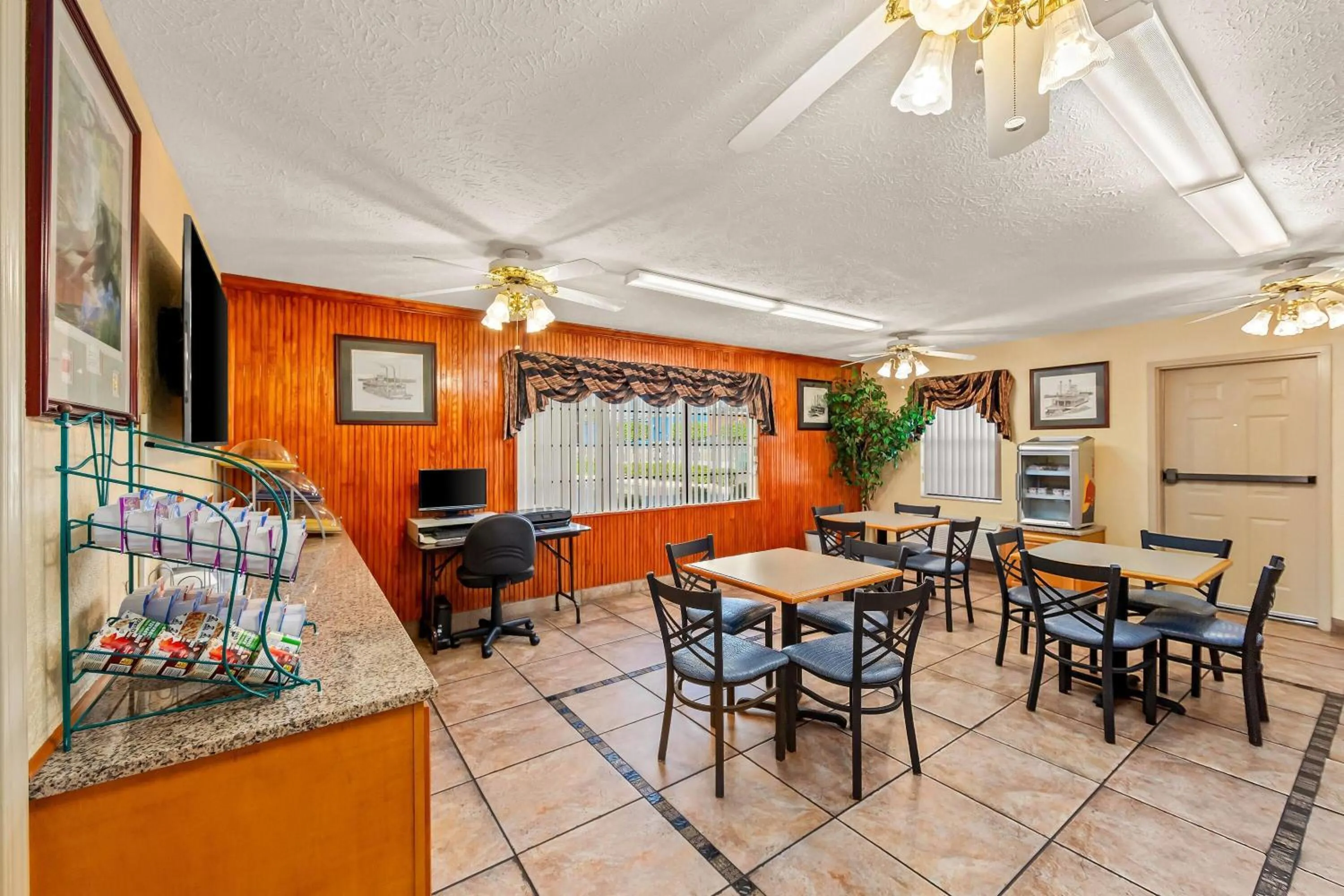 Restaurant/places to eat in Days Inn by Wyndham Lexington