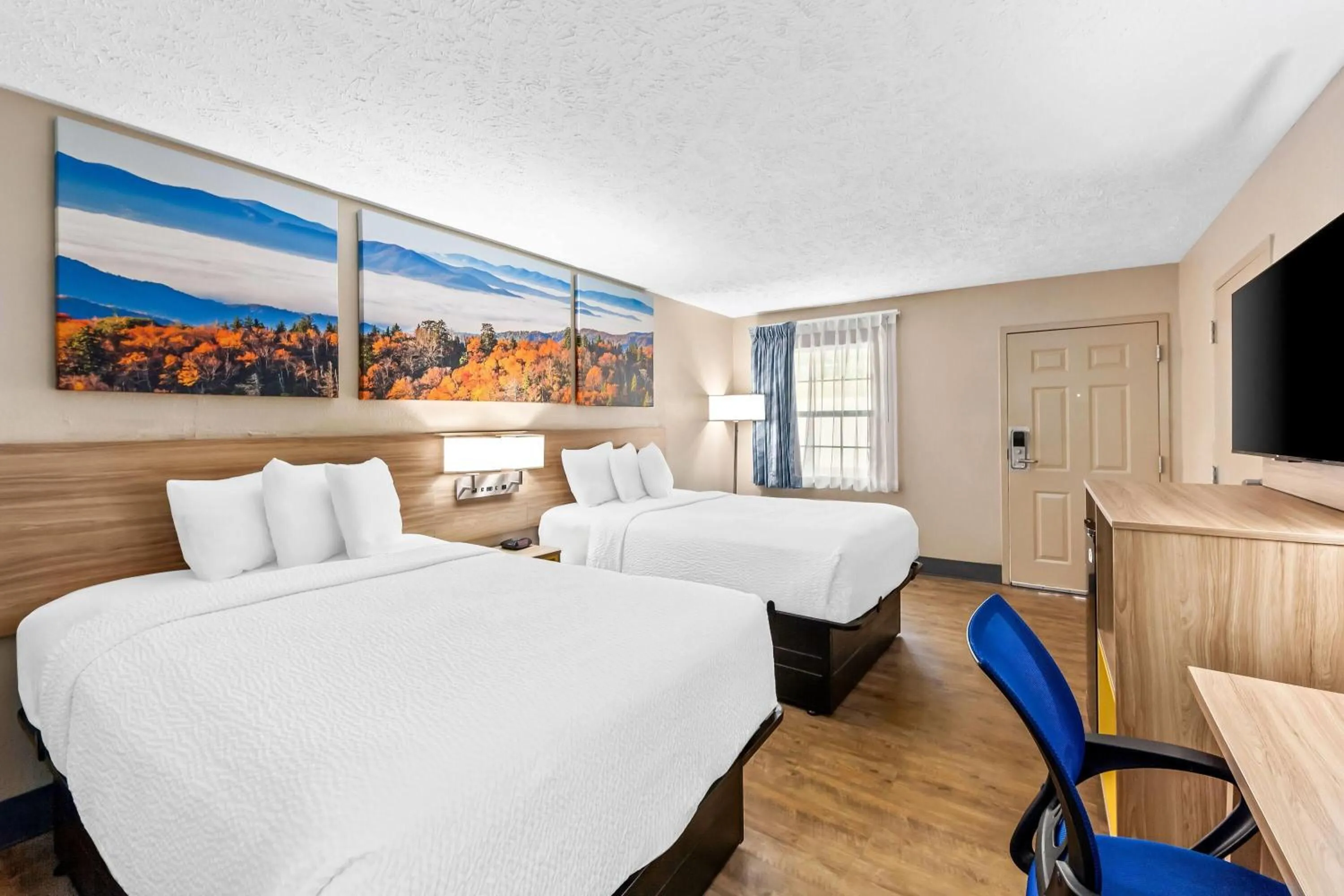 Bed in Days Inn by Wyndham Lexington
