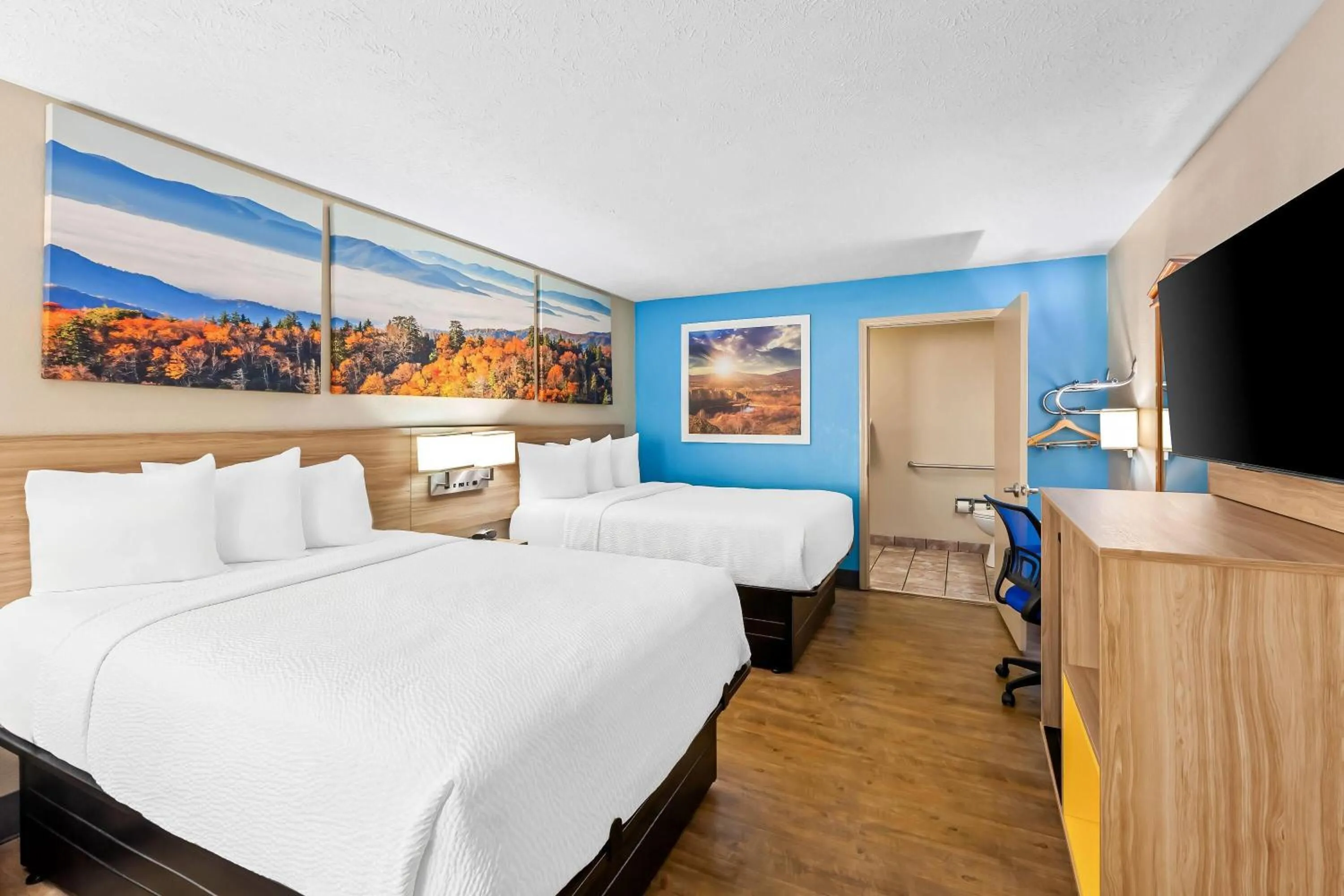 Bed in Days Inn by Wyndham Lexington