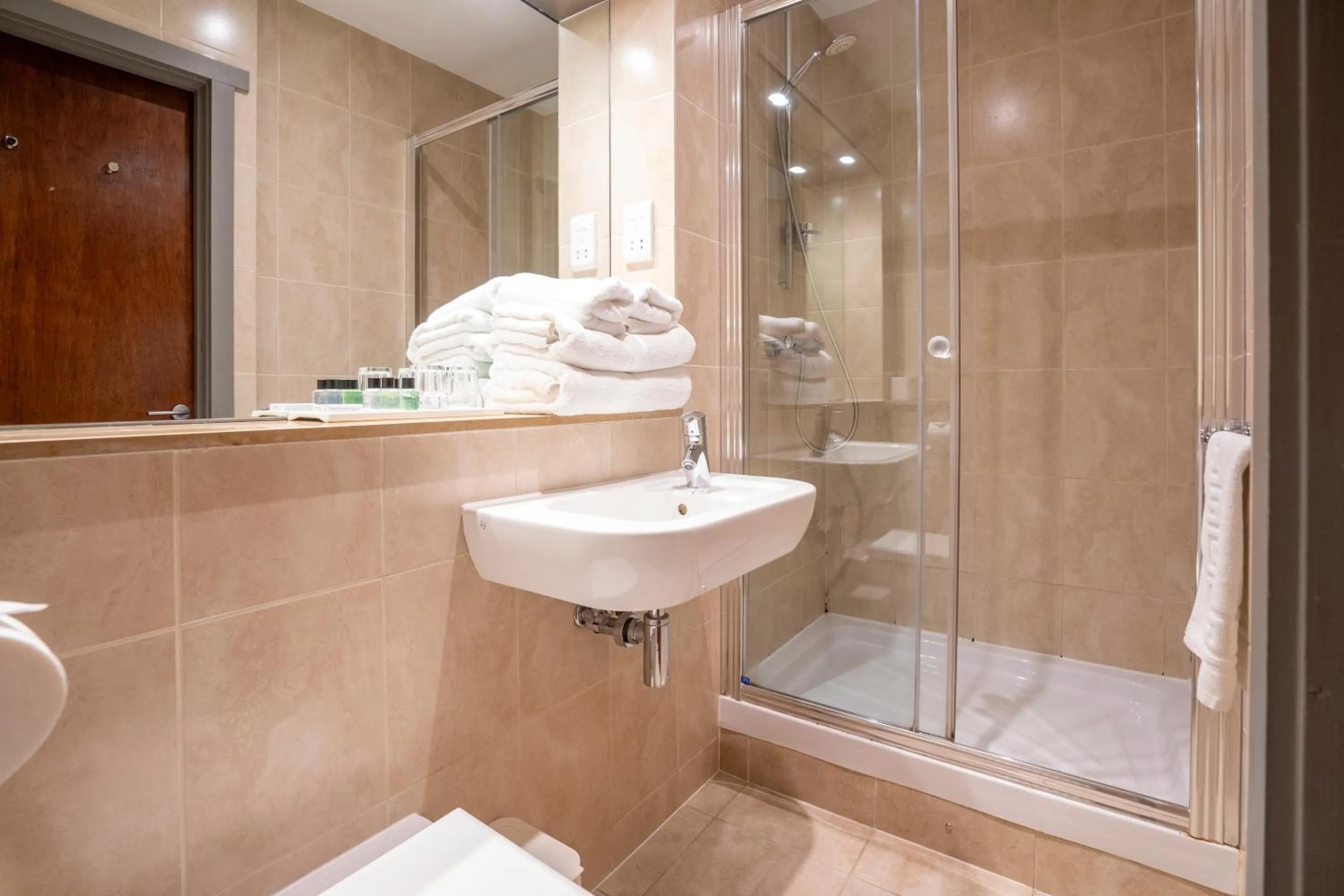 Shower in Remont Oxford Hotel