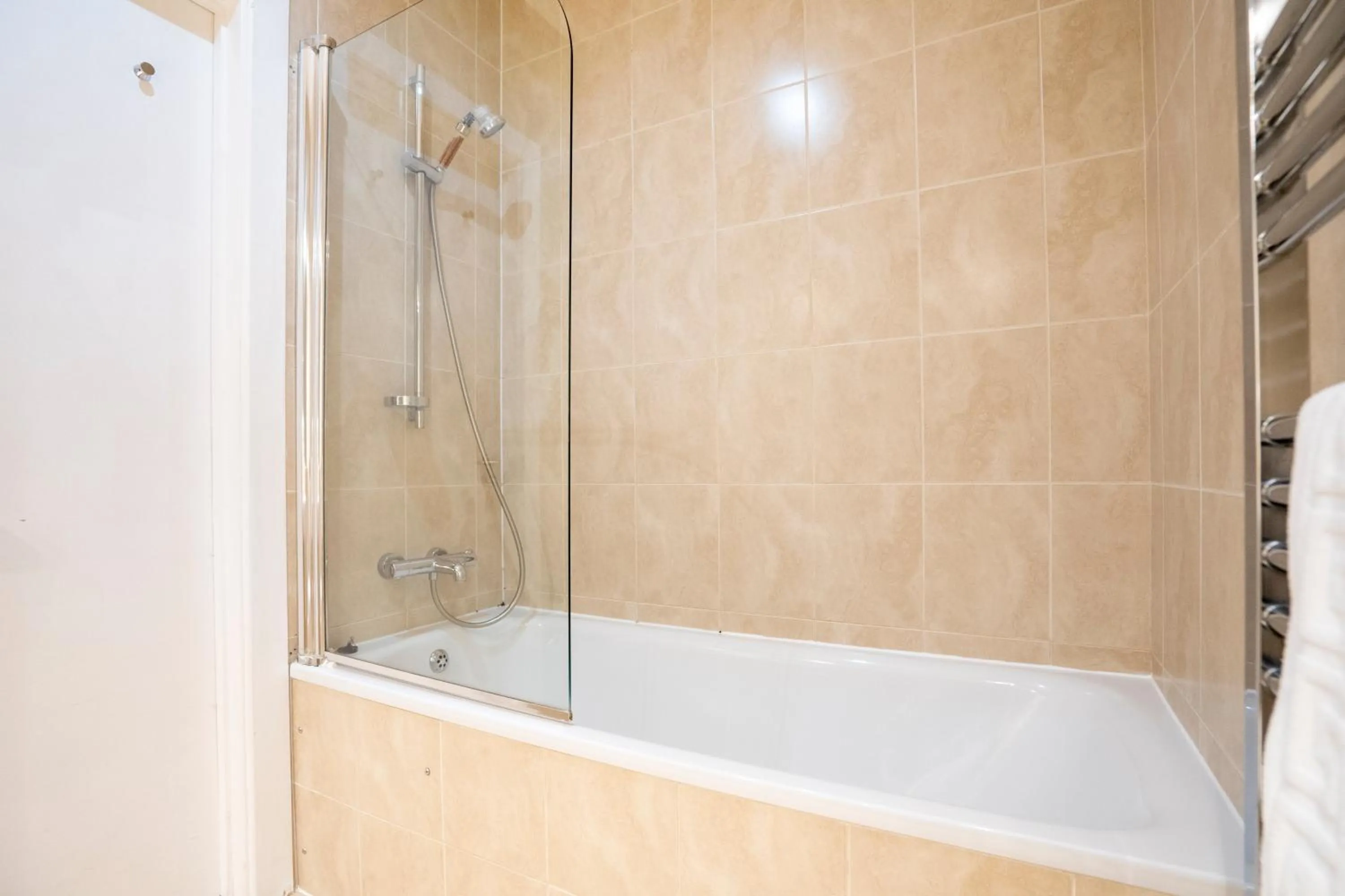 Shower in Remont Oxford Hotel