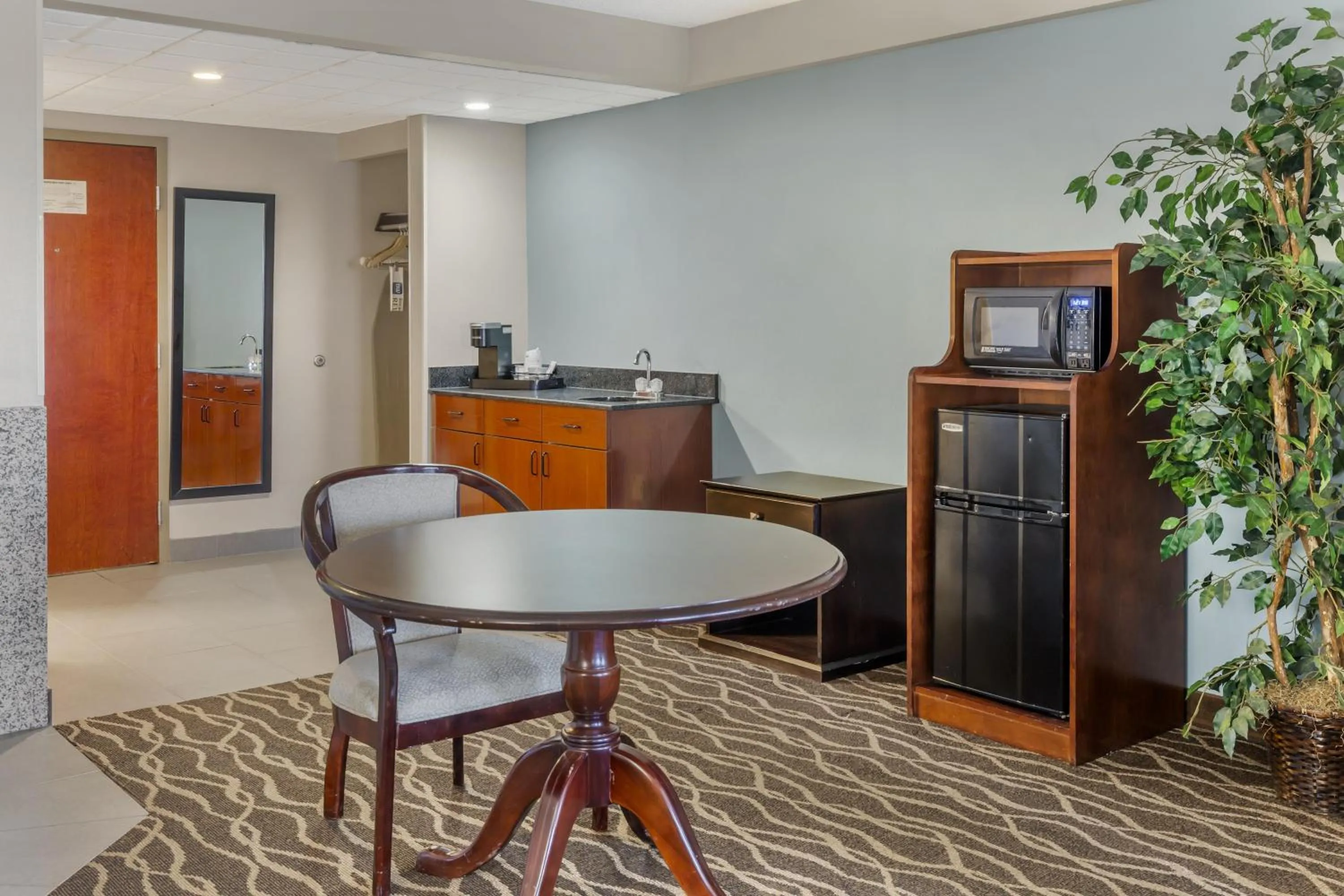 Bedroom in Best Western Plus Suites Greenville