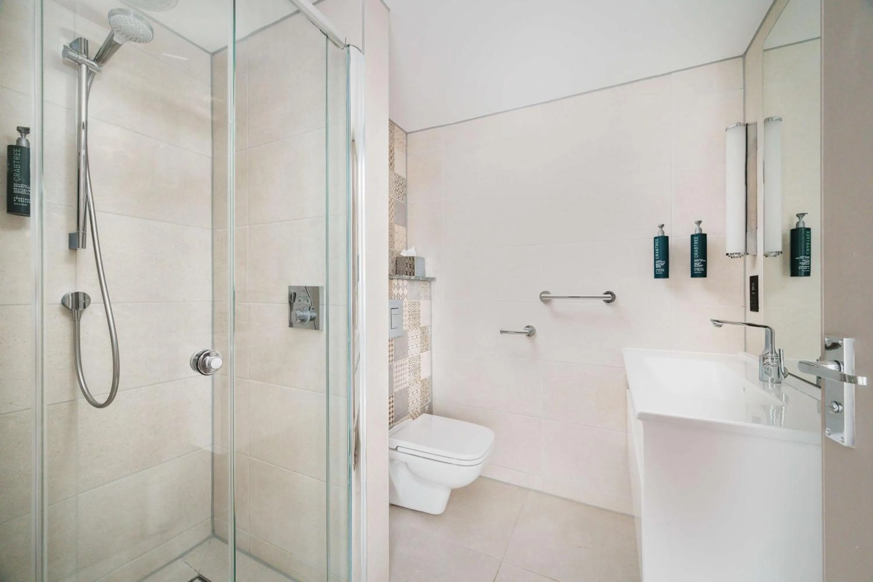 Bathroom in DoubleTree by Hilton Hotel Newcastle International Airport