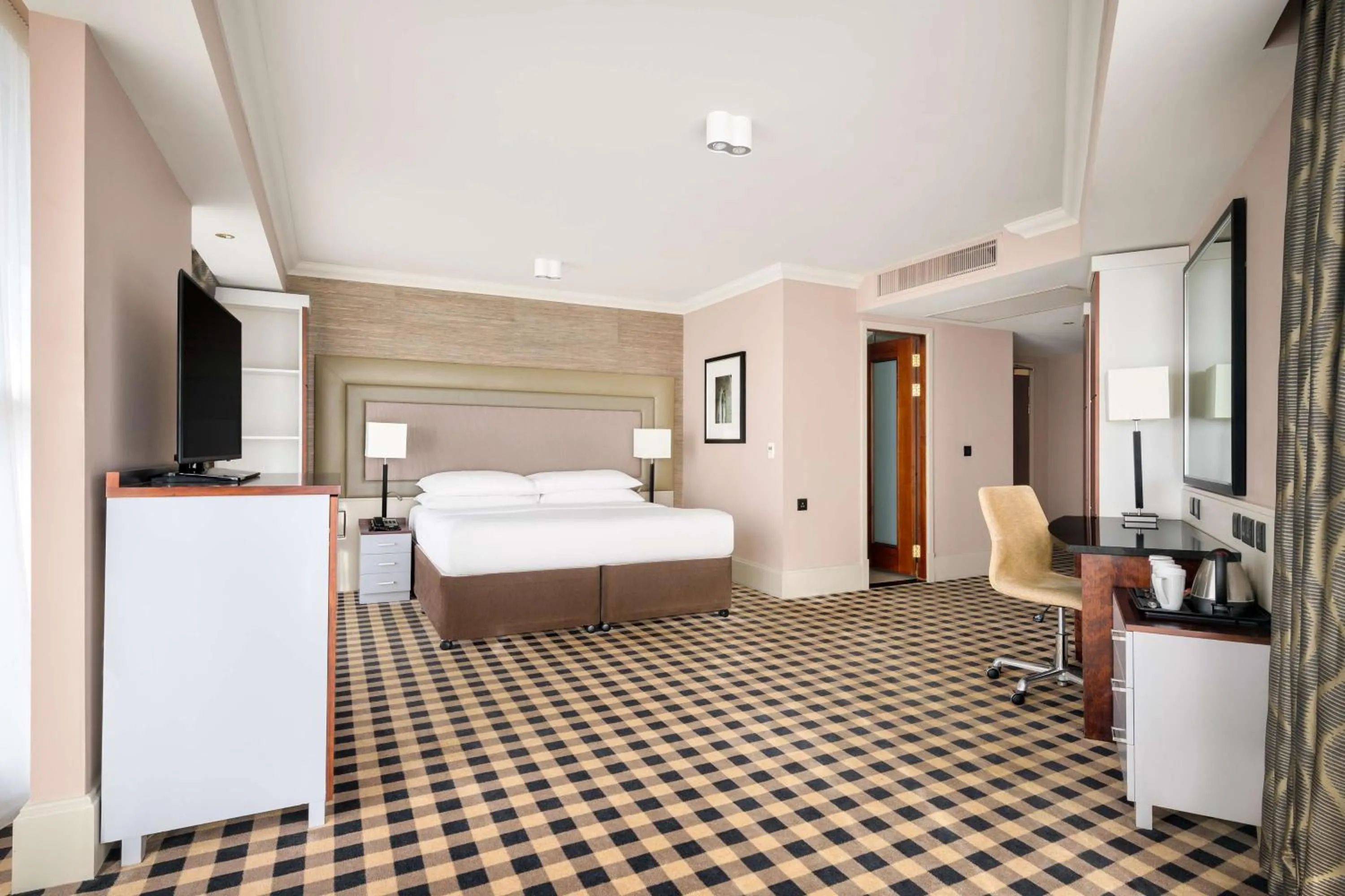 Bedroom, Bed in DoubleTree by Hilton Hotel Newcastle International Airport