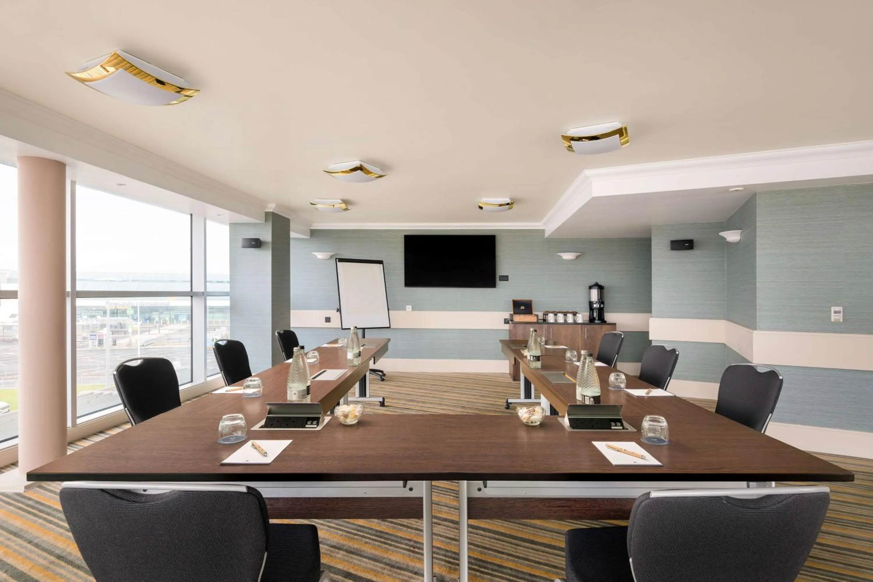 Meeting/conference room in DoubleTree by Hilton Hotel Newcastle International Airport