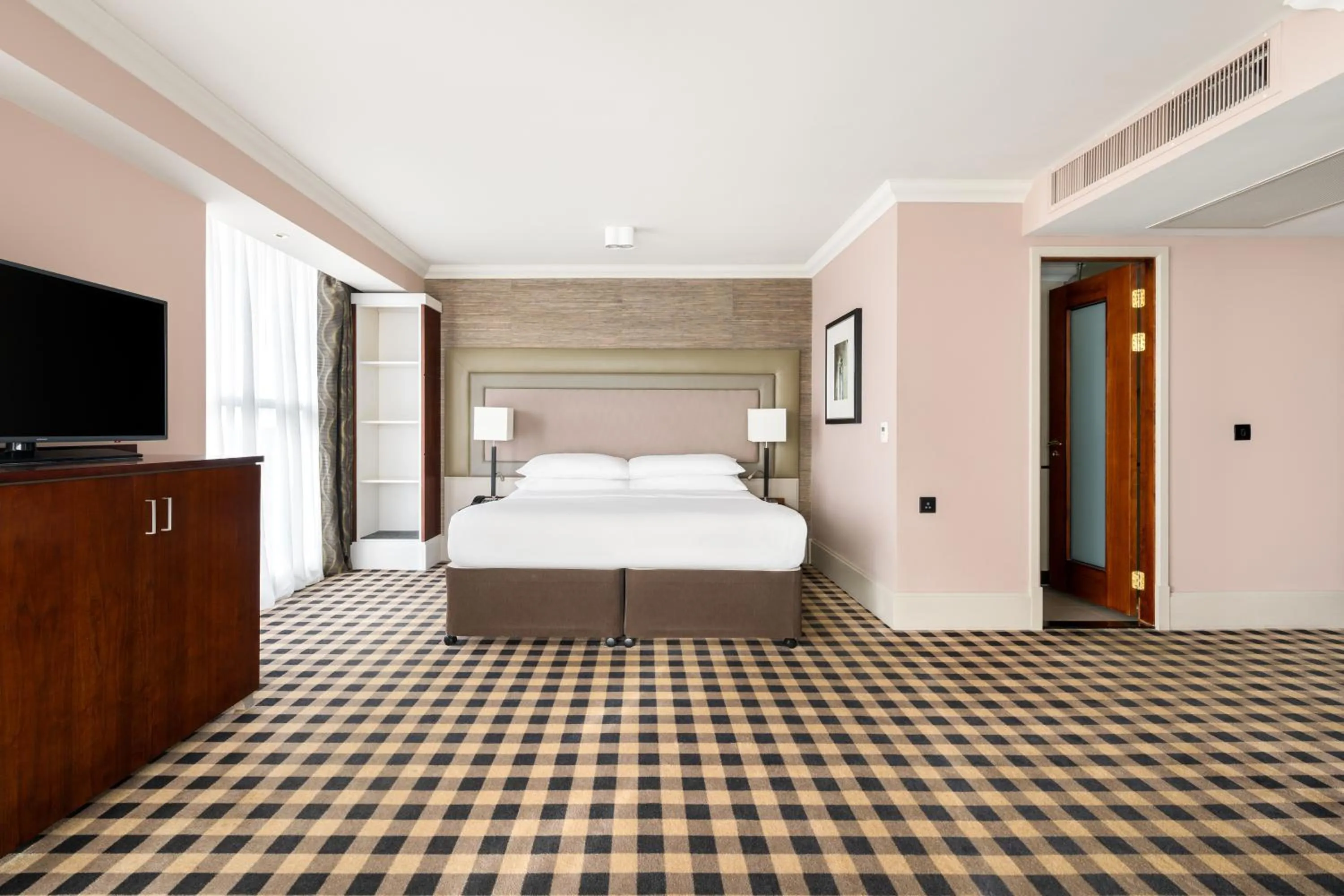 Bedroom, Bed in DoubleTree by Hilton Hotel Newcastle International Airport