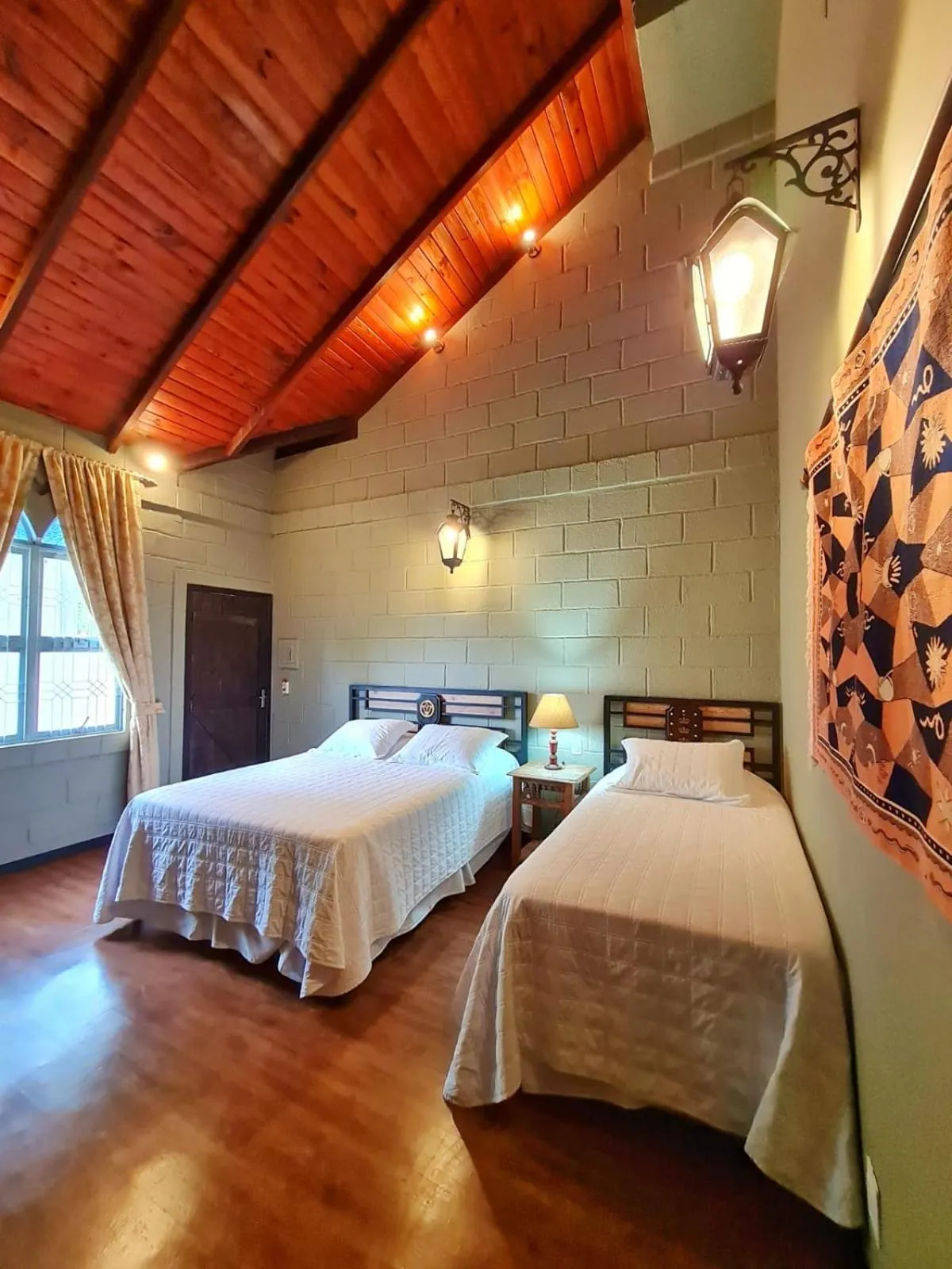 Bedroom, Bed in Pousada Camelot Inn